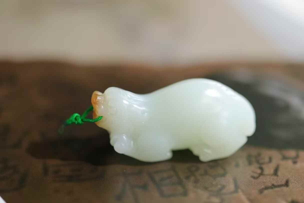 36734 和田玉且末糖白貔貅