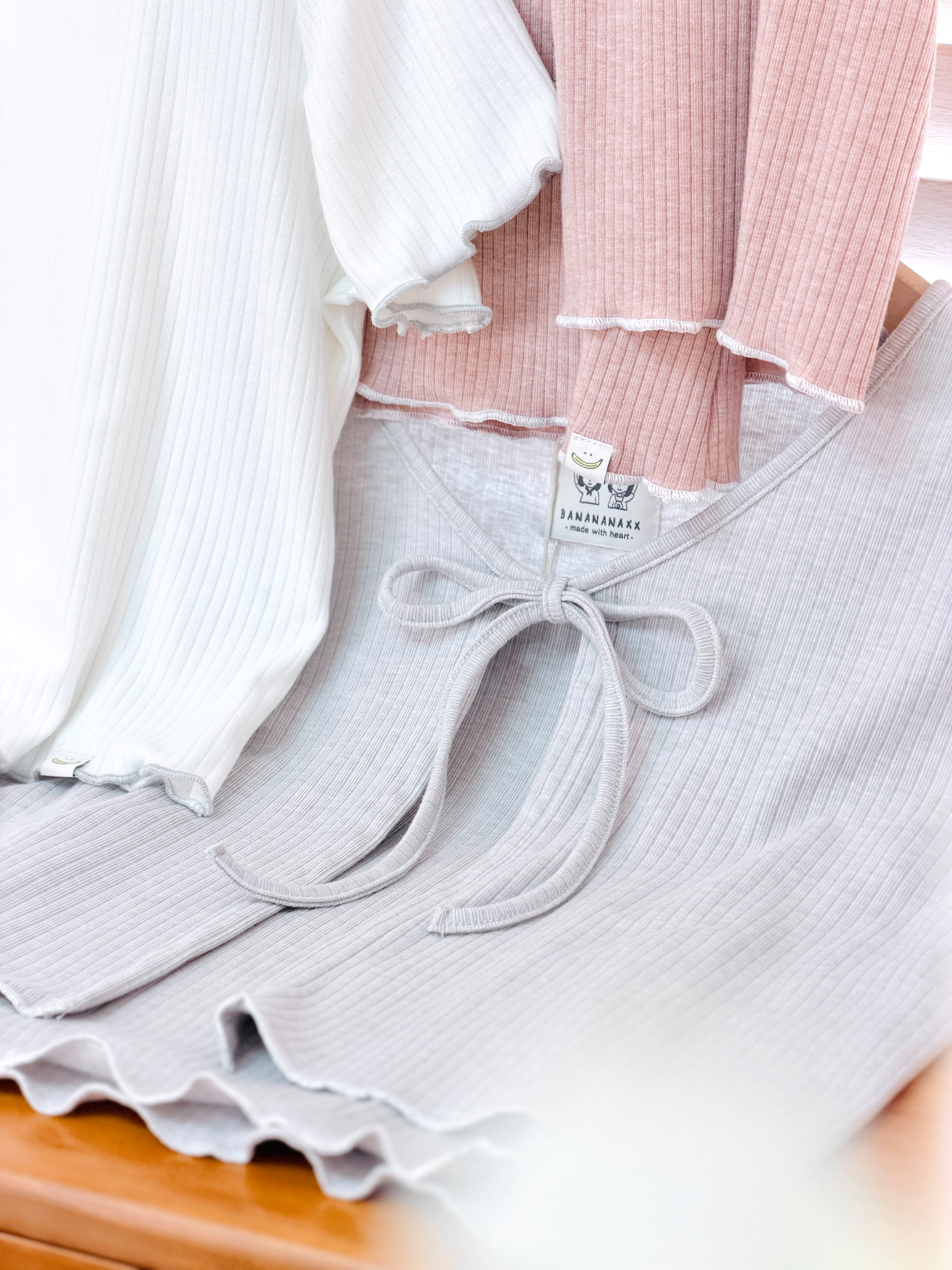 三色 / 木耳邊修腰短袖兩件套 / Lettuce Trim Cinched Waist Cami & Cardigan Set