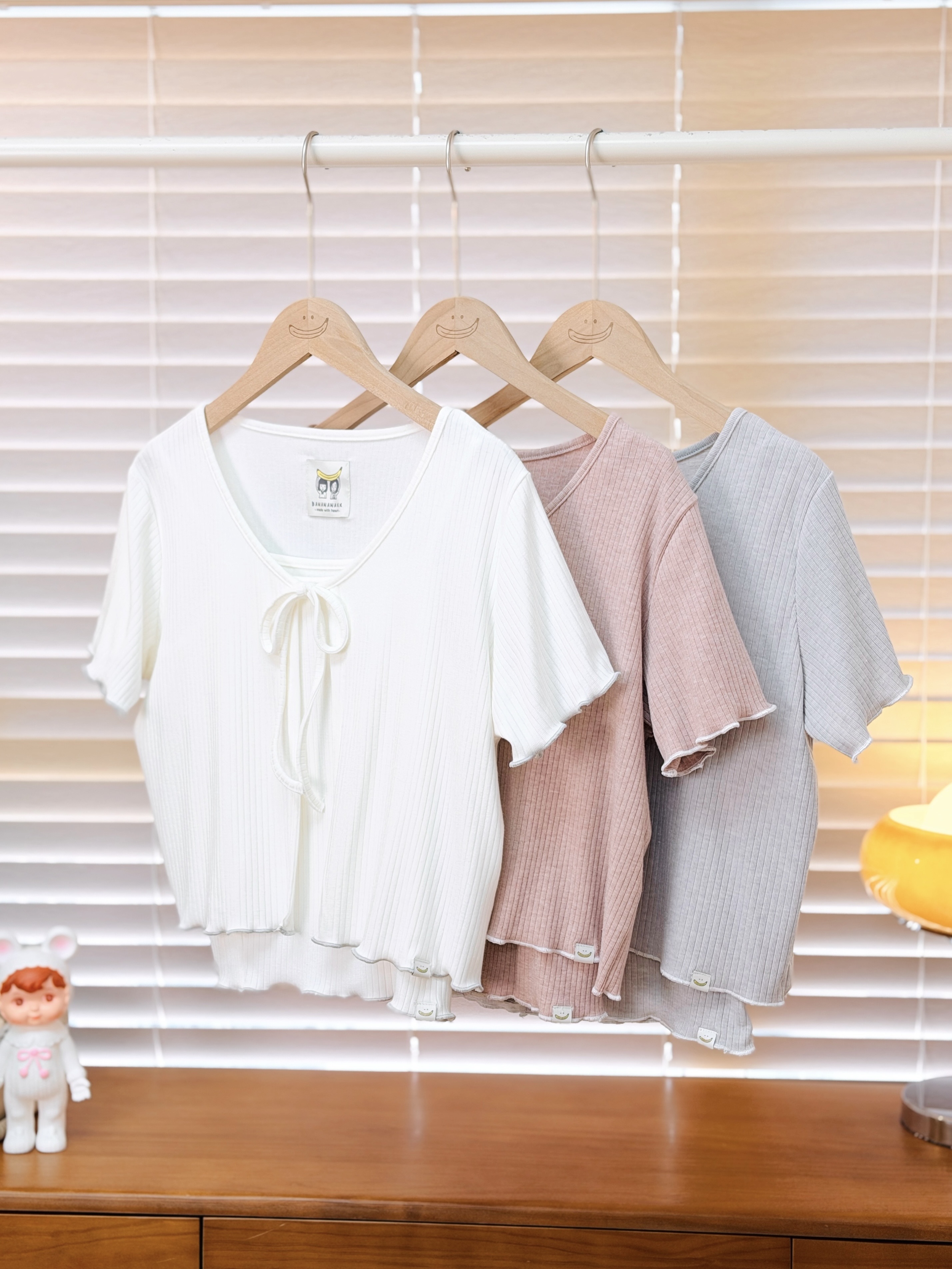 三色 / 木耳邊修腰短袖兩件套 / Lettuce Trim Cinched Waist Cami & Cardigan Set