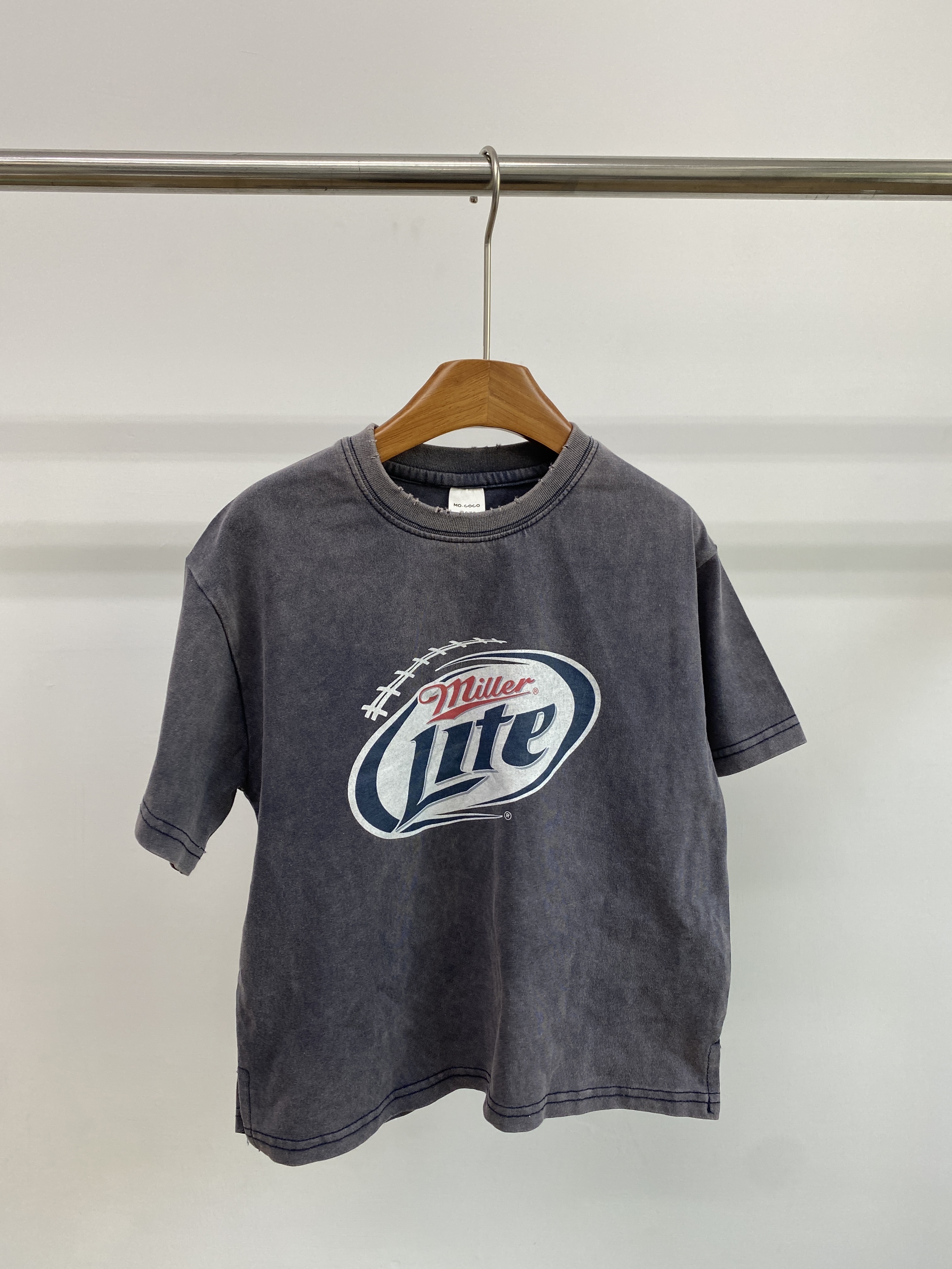 A04500字母水洗色上衣