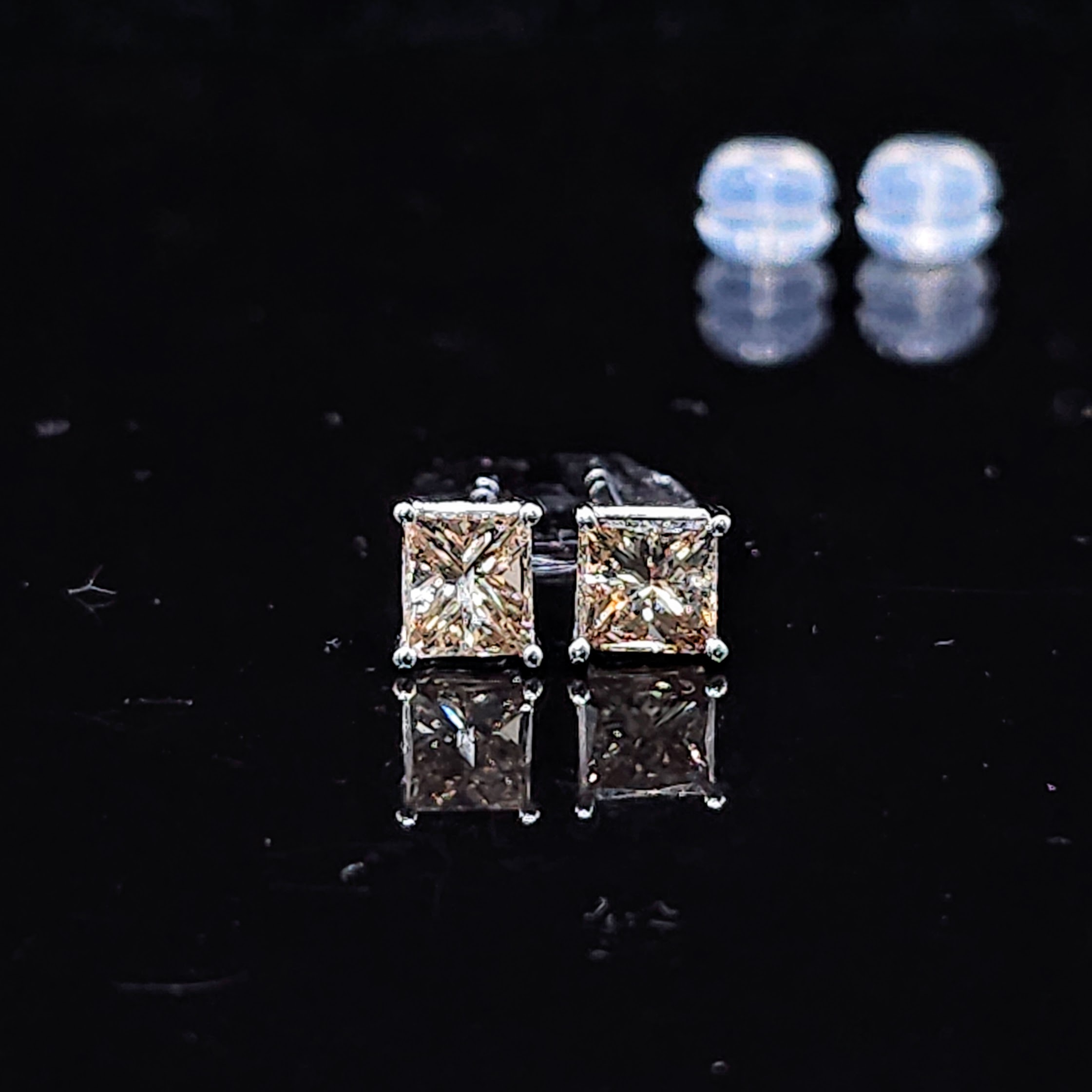 全新18K白金【主石95份咖啡方形鑽】耳環