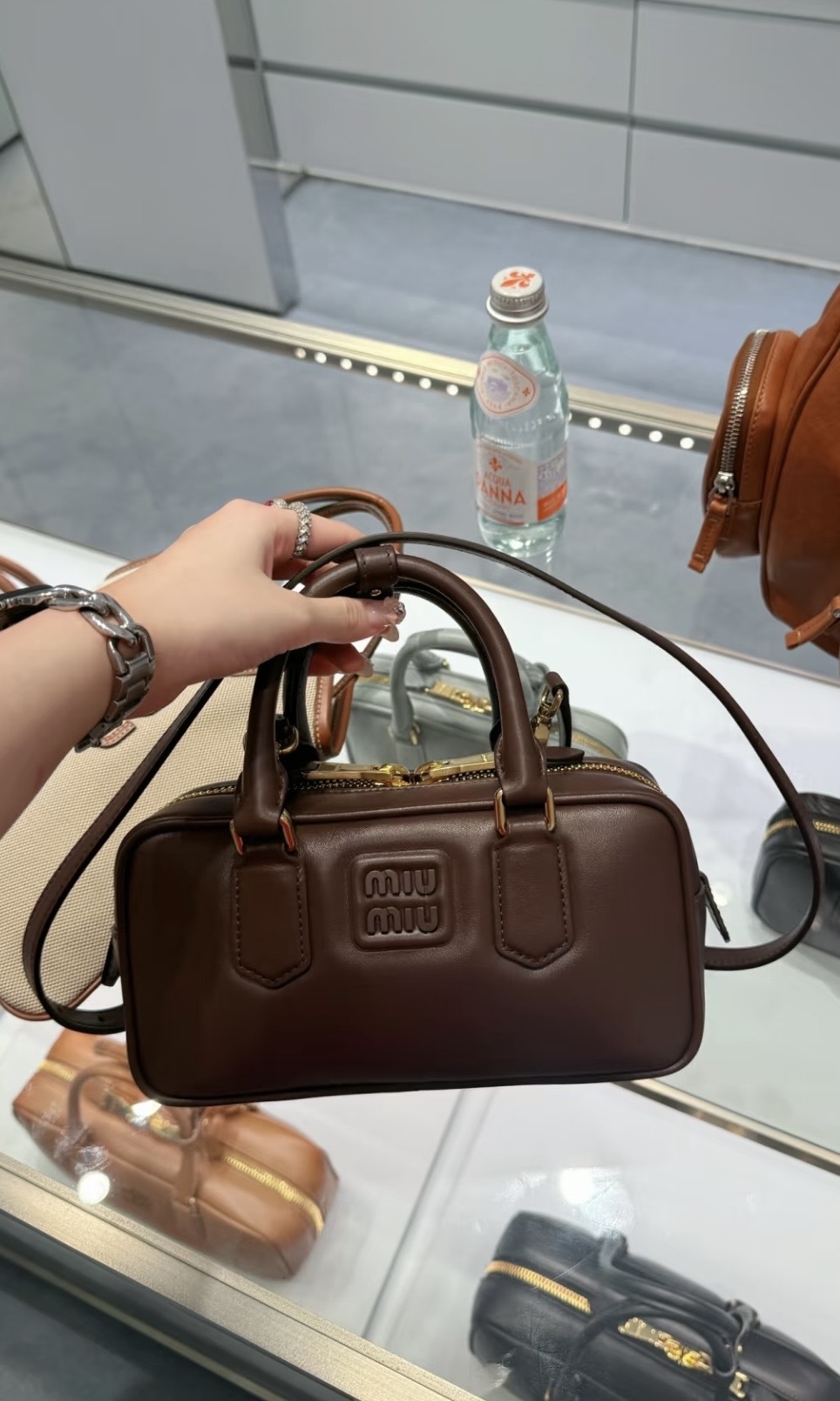 Miu Miu Arcardie系列 迷你保齡球包 石南木色