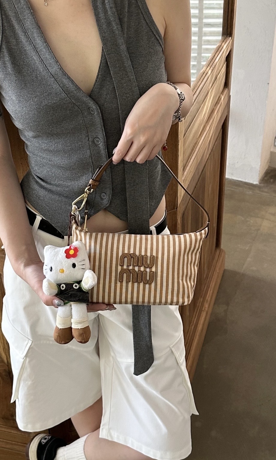 MiuMiu飾有標誌的緹花面料化妝袋 黃褐色 / 焦糖色