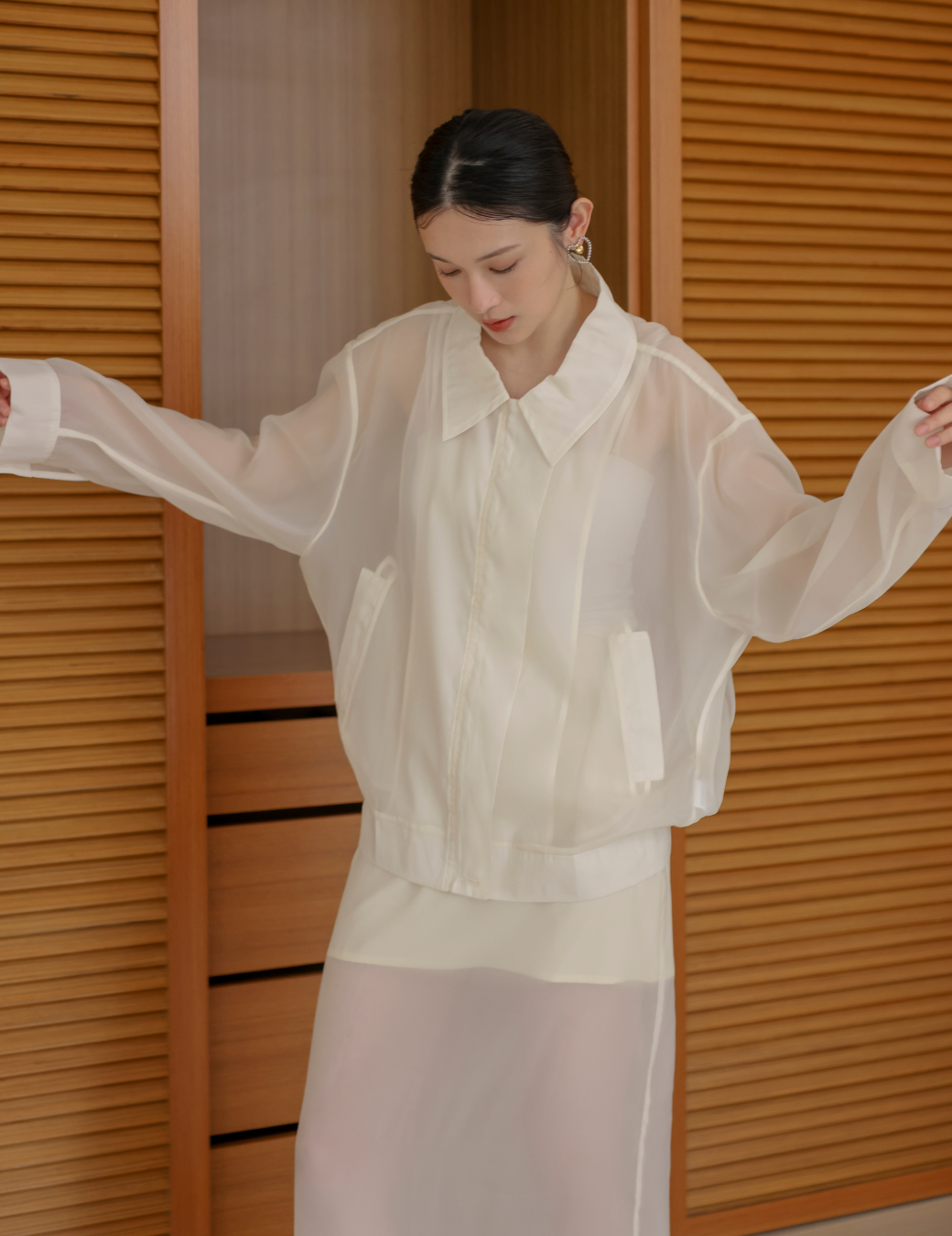 輕盈透紗落肩外套