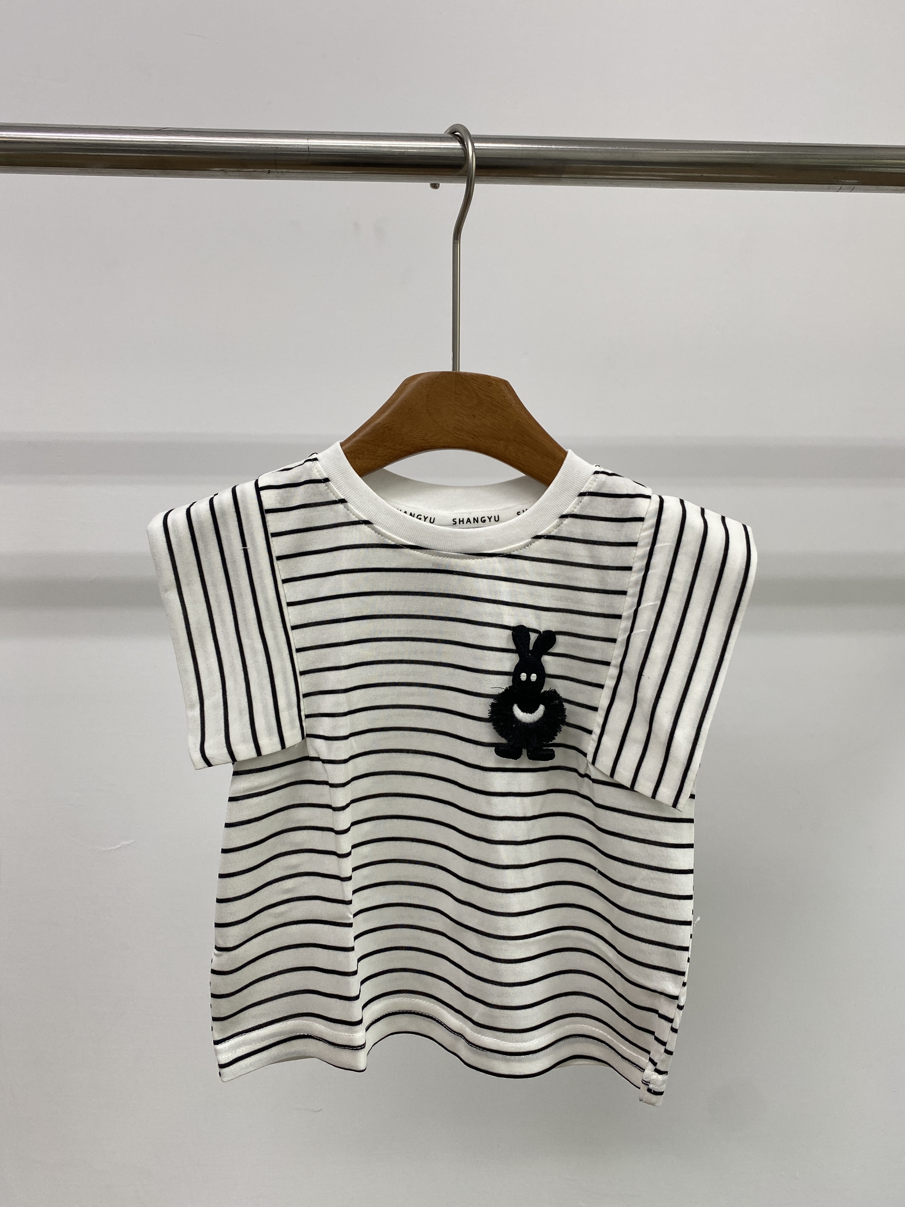 A04507設計師品牌兔子條紋上衣