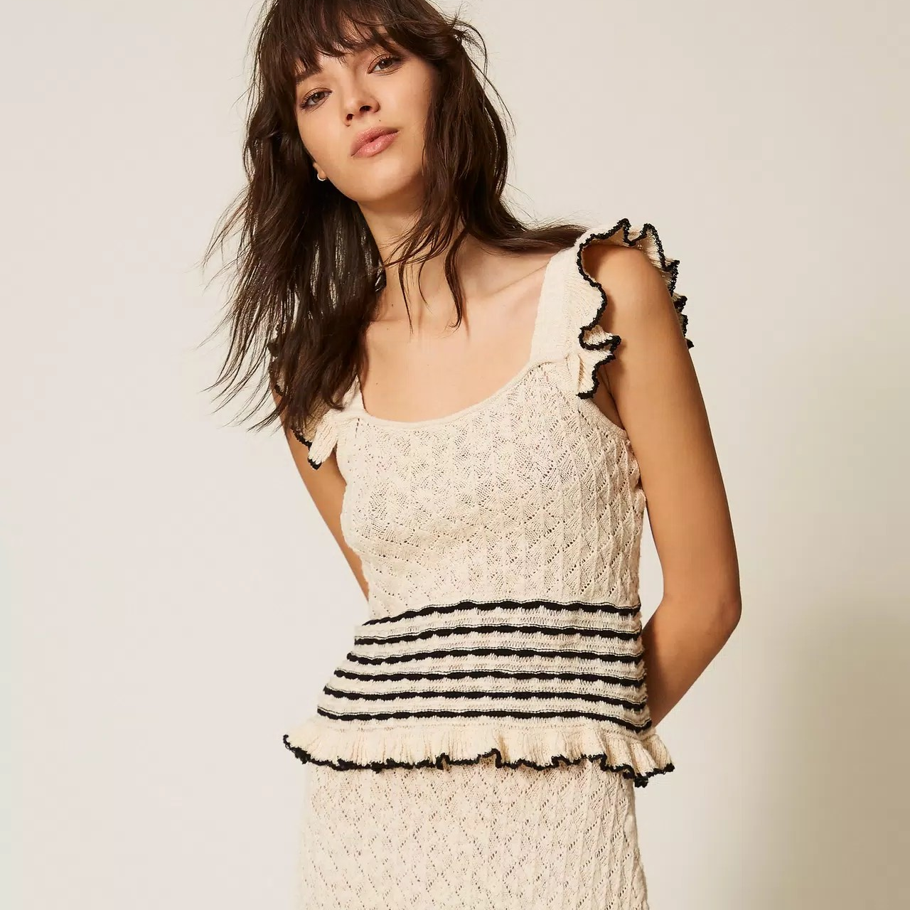 1TS0319-111 [TWINSET] Striped Jumper with Ruffles Two-tone Parchment White/Black Jacquard #261LB3HCC (C-EU-E)