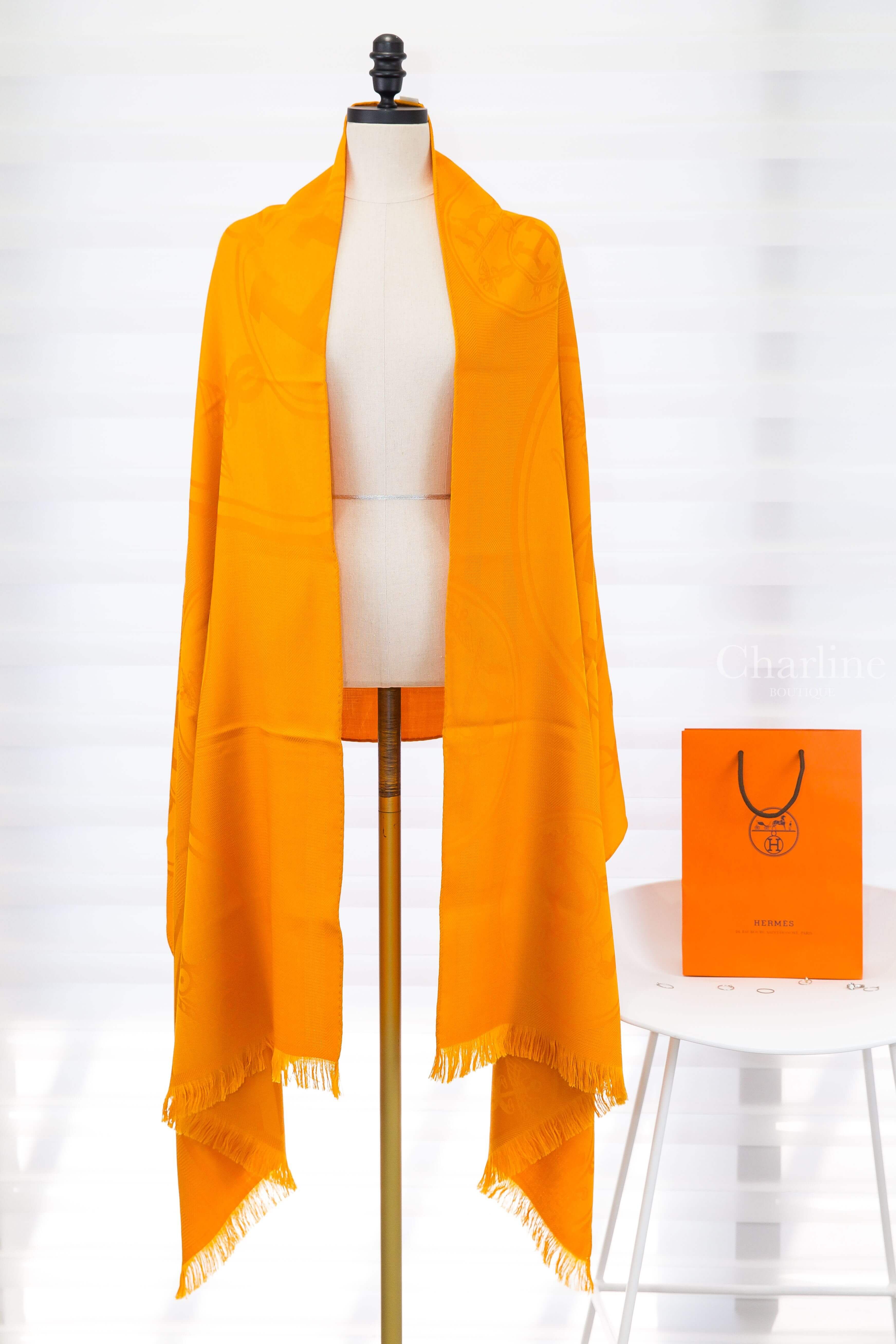 Hermès New Libris Stole 金盞花色家徽圖樣喀什米爾混真絲流蘇圍巾-Charline Boutique 精品代購