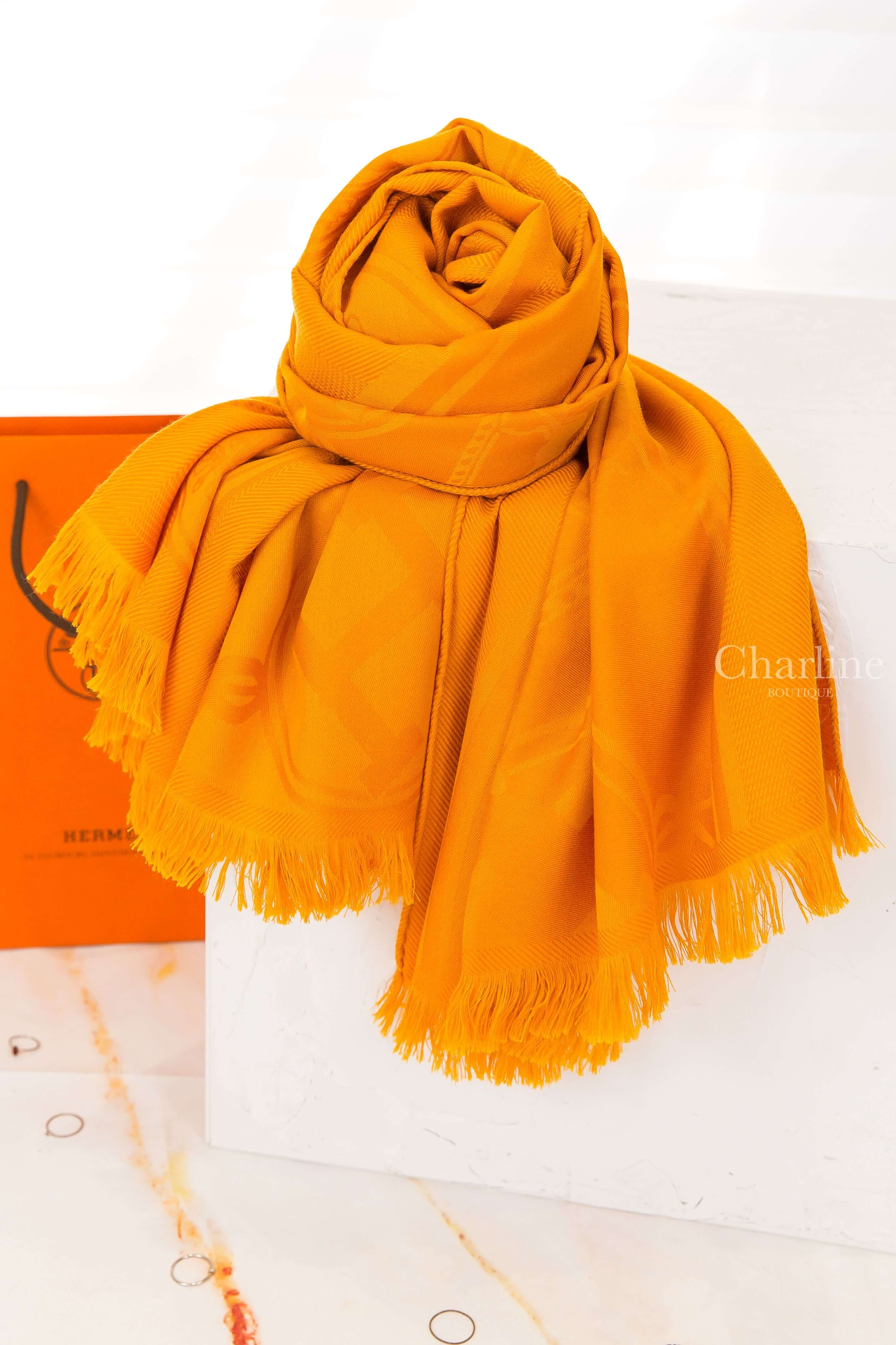 Hermès New Libris Stole 金盞花色家徽圖樣喀什米爾混真絲流蘇圍巾