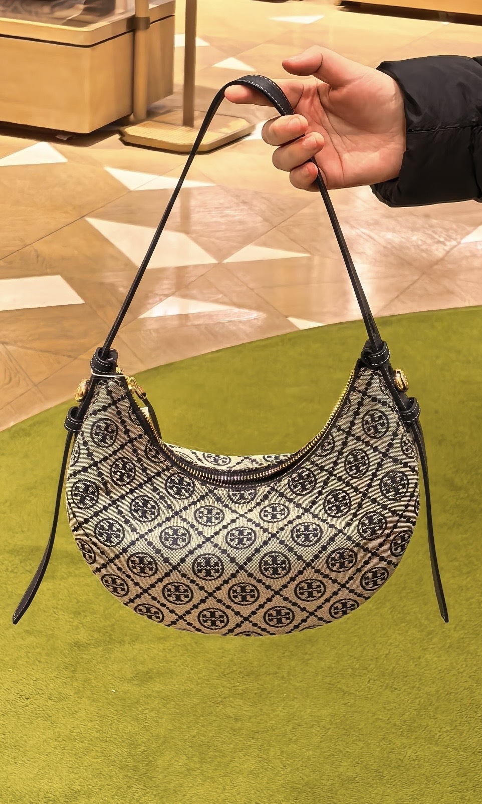 Tory Burch Romy T Monogram腋下包 海軍藍色