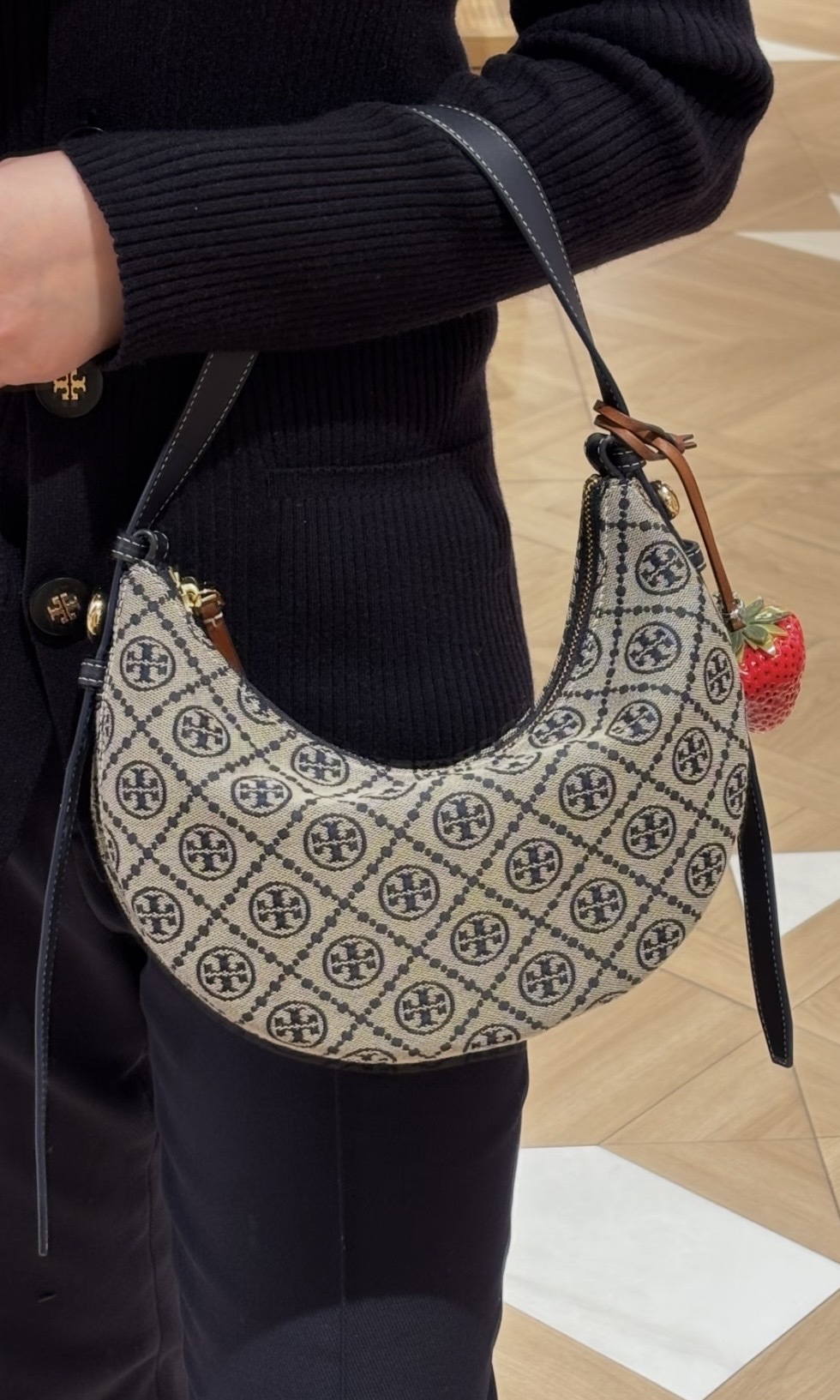 Tory Burch Romy T Monogram腋下包 海軍藍色