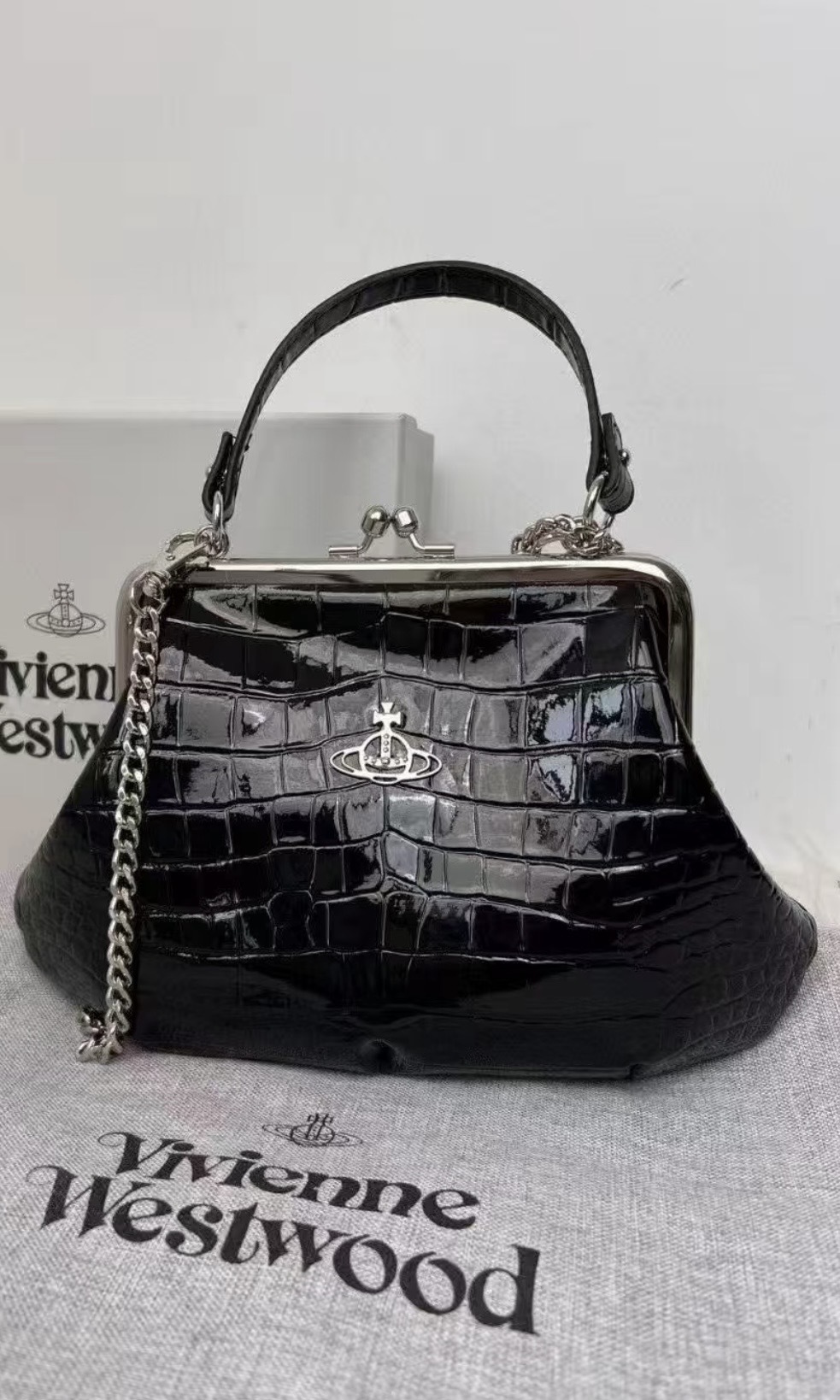 Vivienne Westwood Granny Frame Purse 經典餃子袋 鱷魚皮 黑色