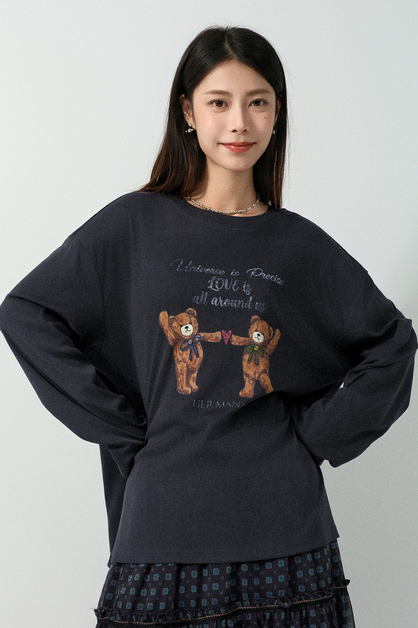 LOVE IS ALL AROUND US小熊tee  (預購產品）