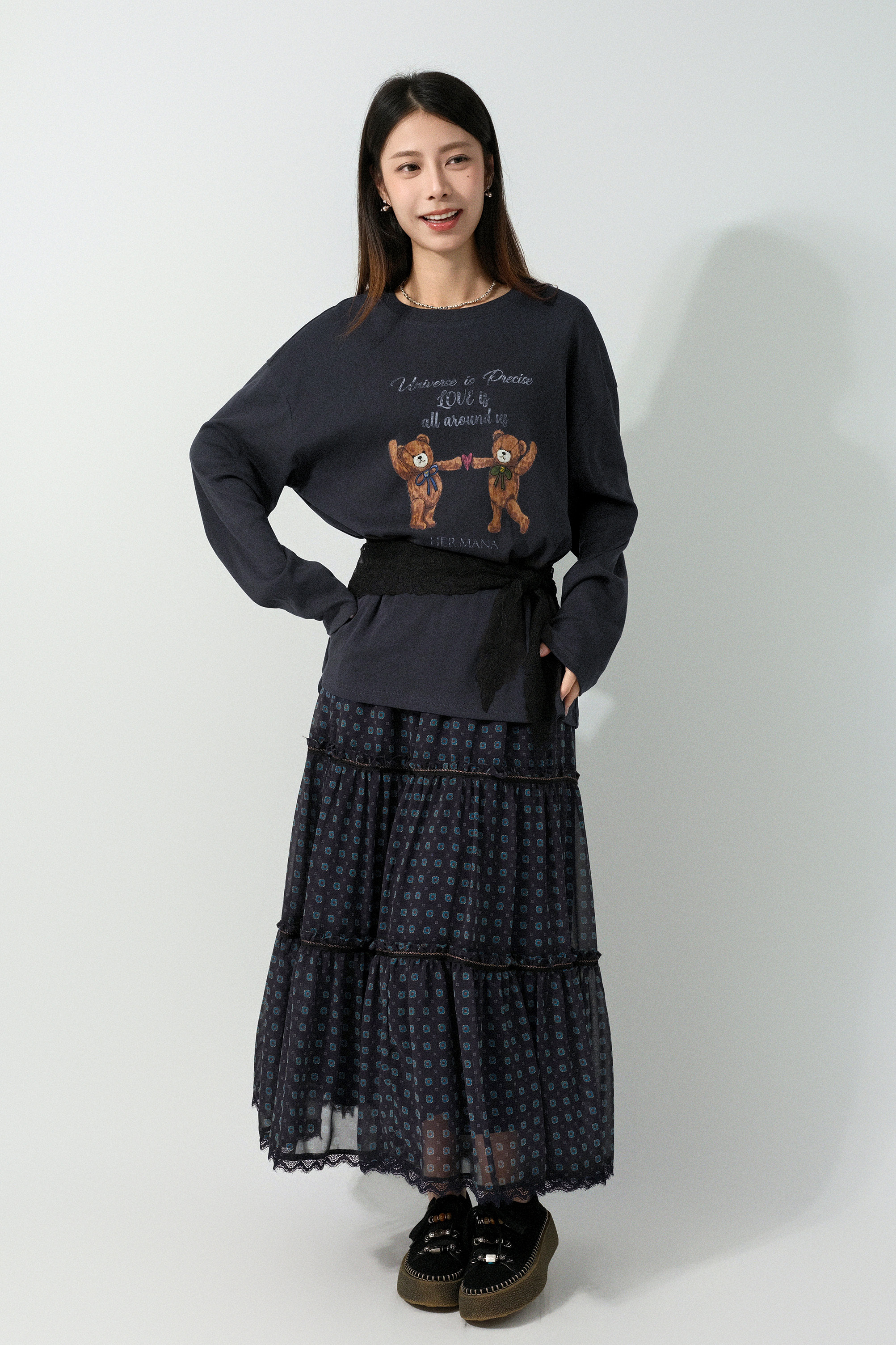 LOVE IS ALL AROUND US小熊tee  (預購產品）