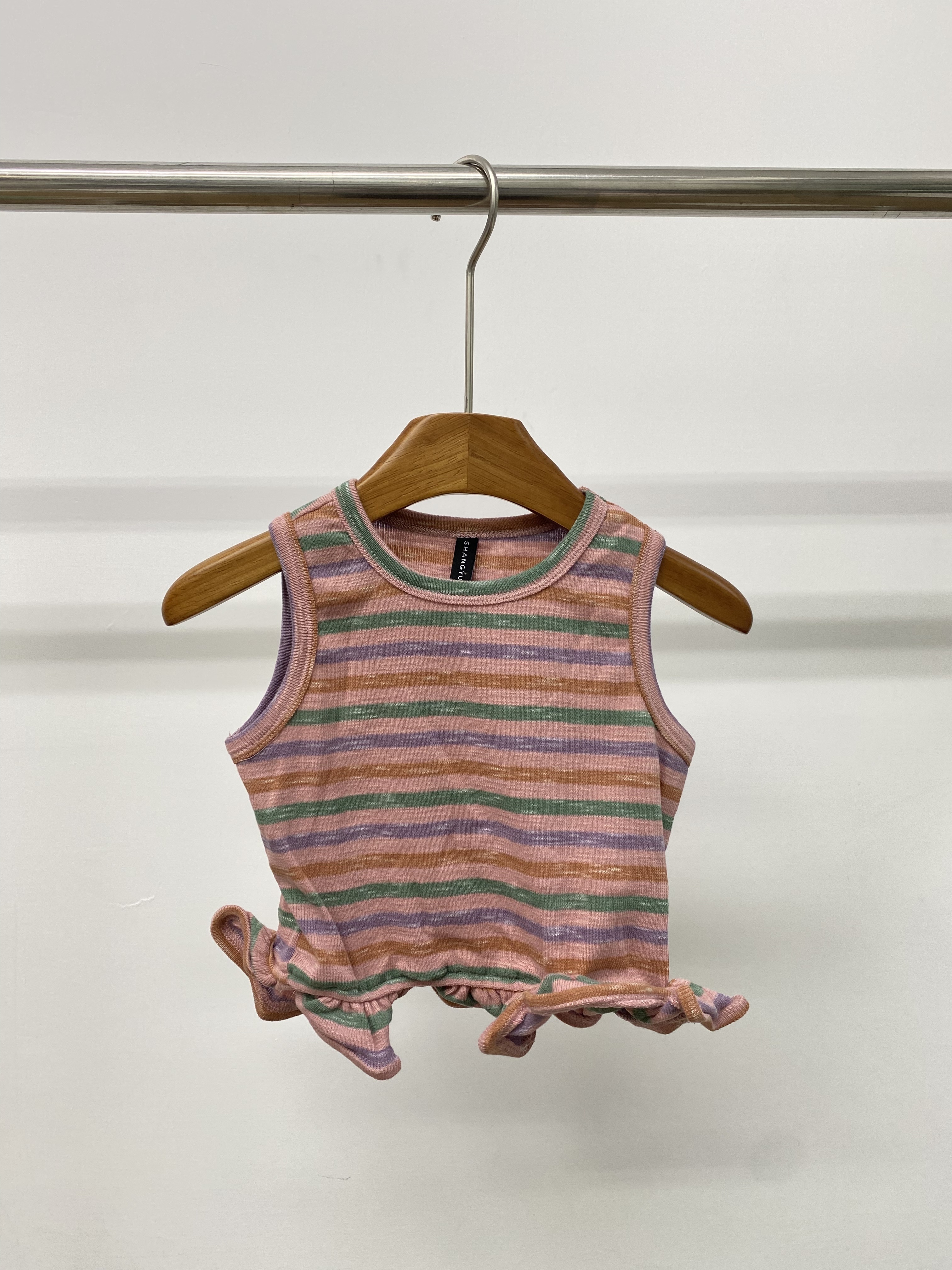 A04512設計師品牌下擺荷葉邊造型條紋背心