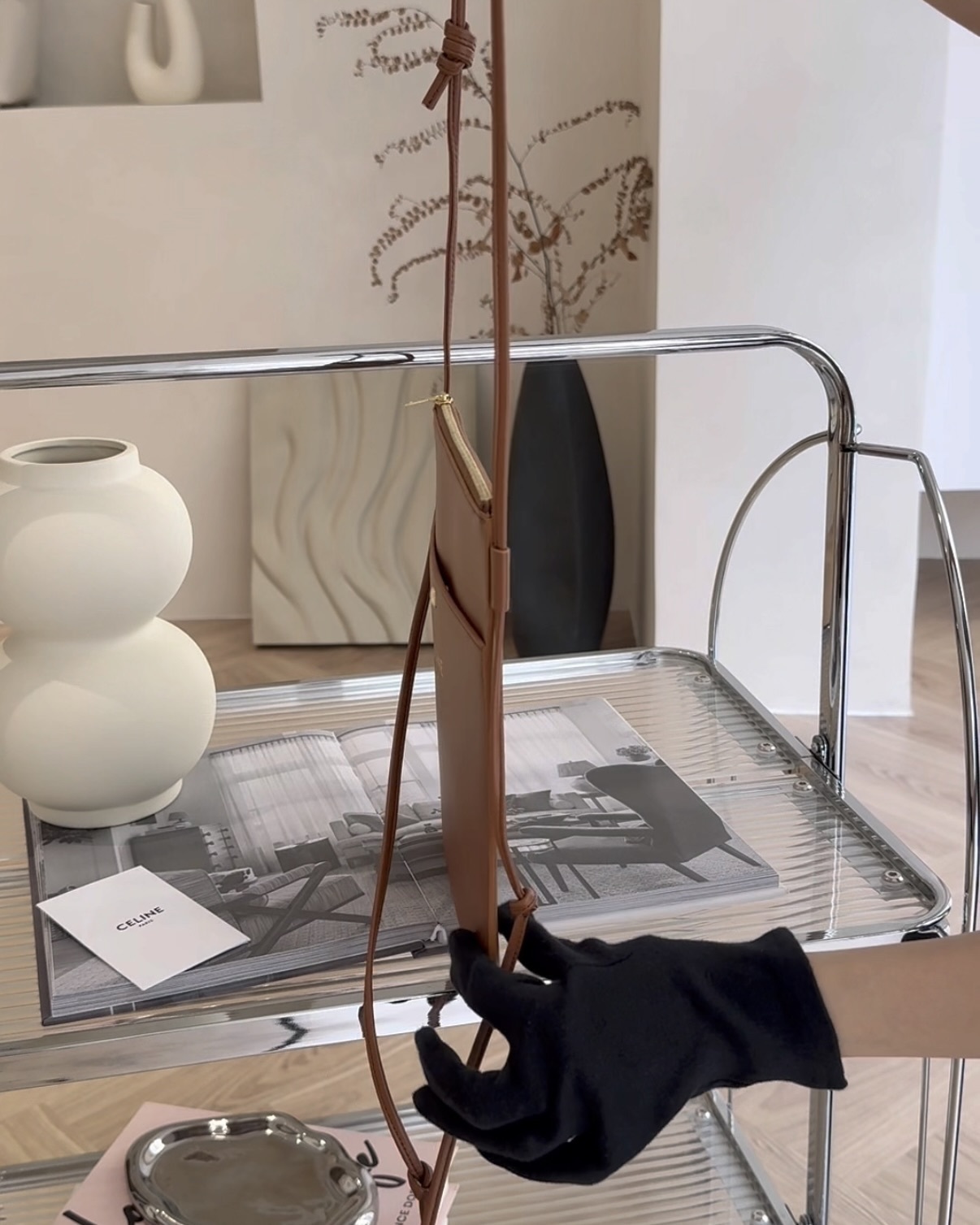 CELINE｜26SS新款SHARP光滑羊皮革手機包 焦糖色