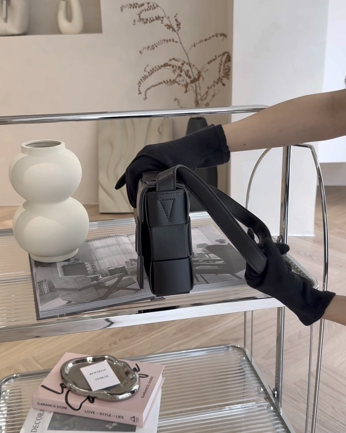 BV｜15格編織牛皮卡帶包 黑色