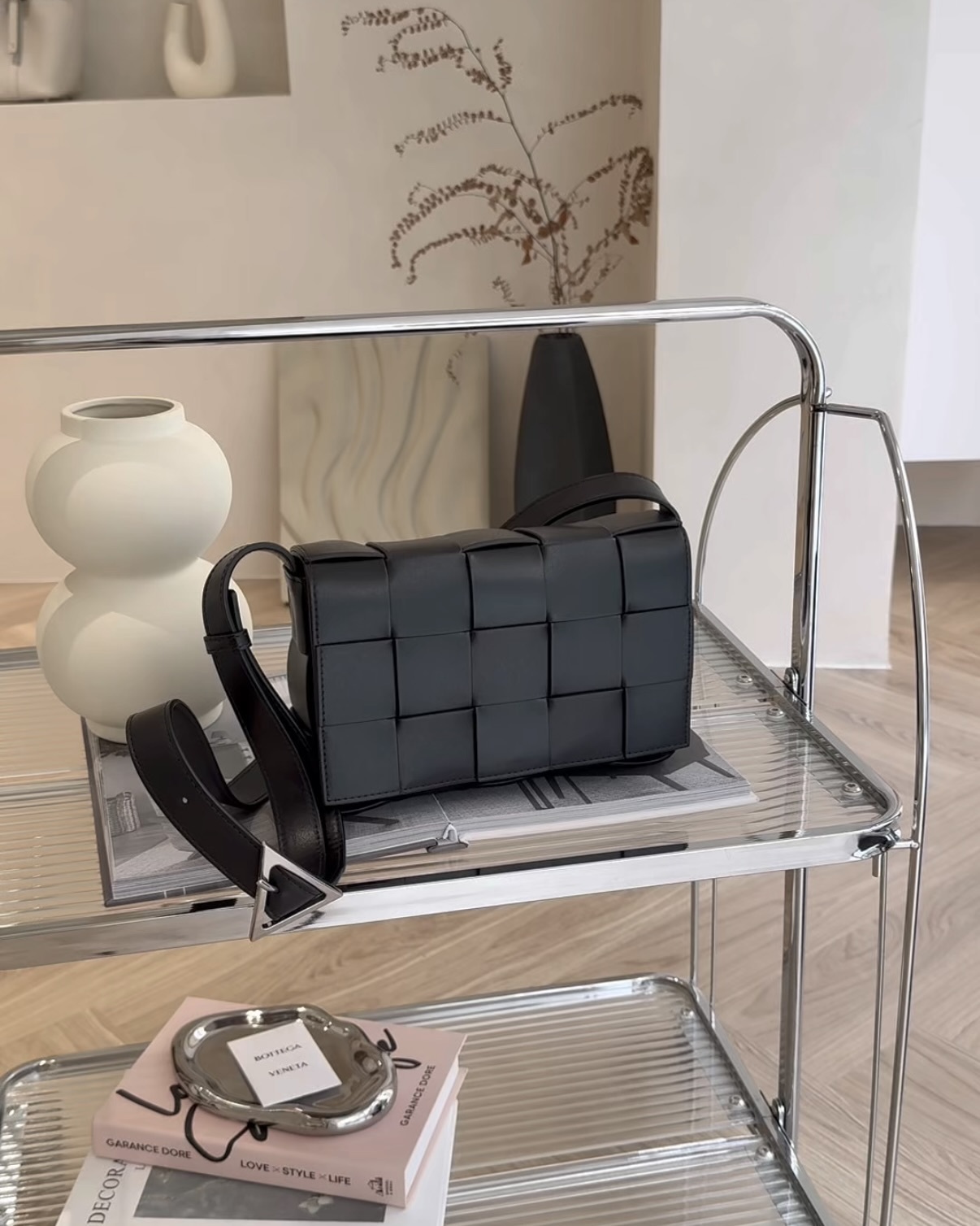 BV｜15格編織牛皮卡帶包 黑色