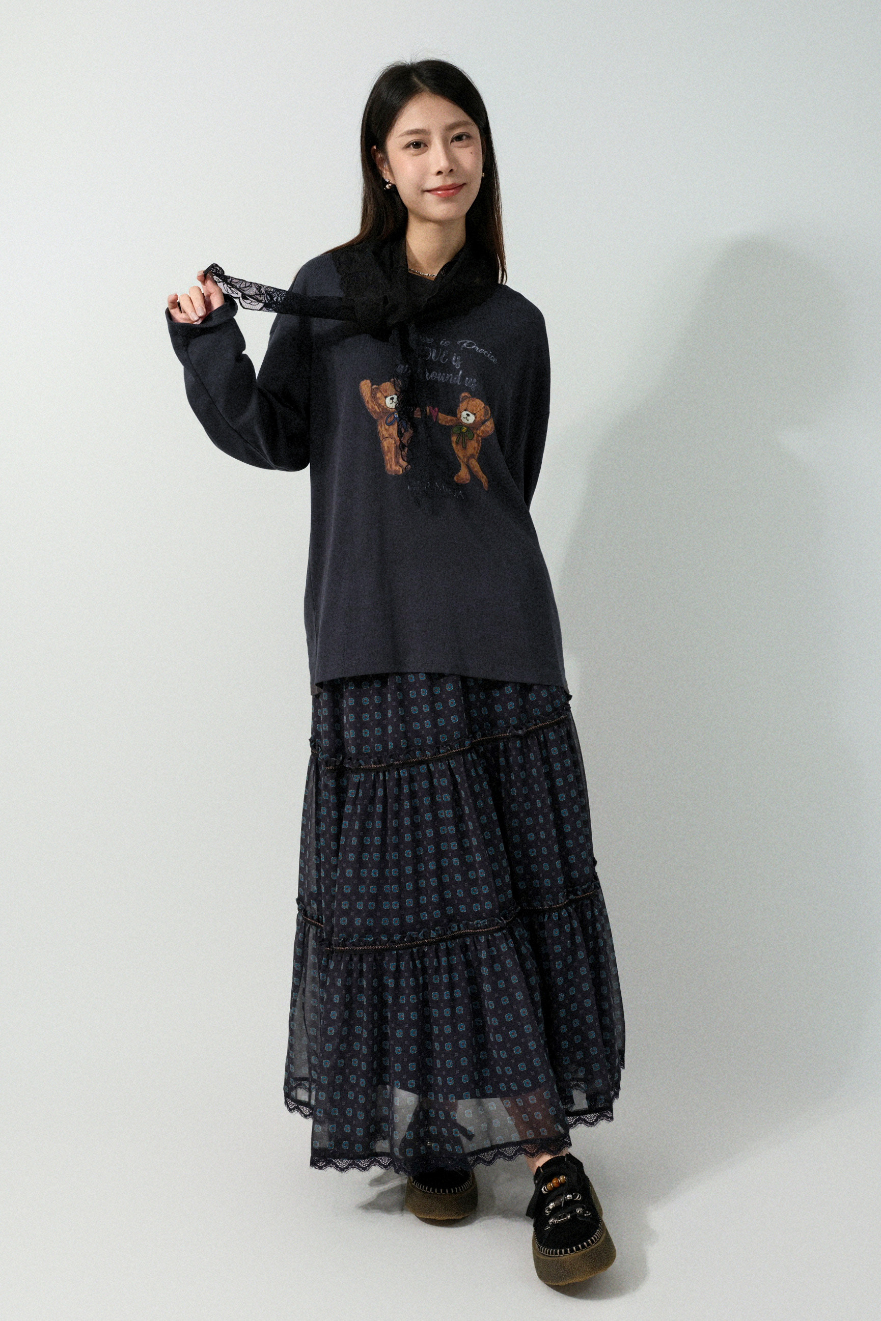 繡花網紗三角圍巾（ 預購產品）