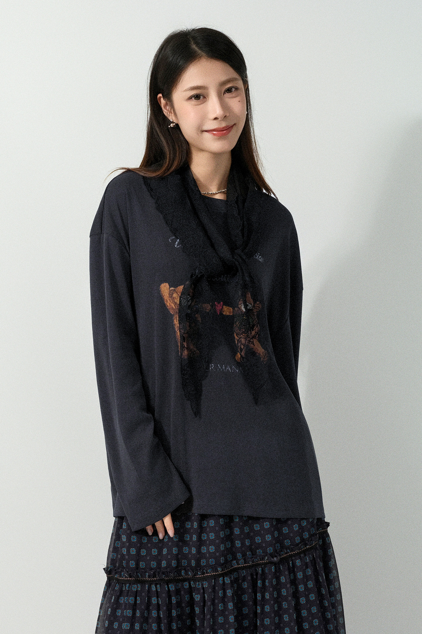 繡花網紗三角圍巾（ 預購產品）