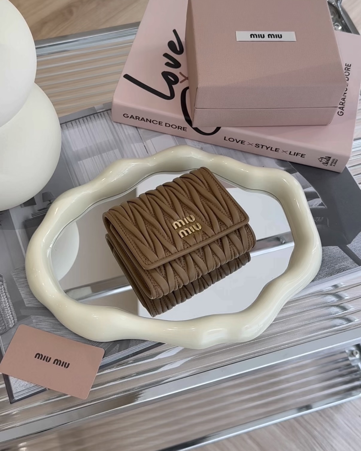 MIUMIU｜MATELASSE 納帕三折短夾 咖色