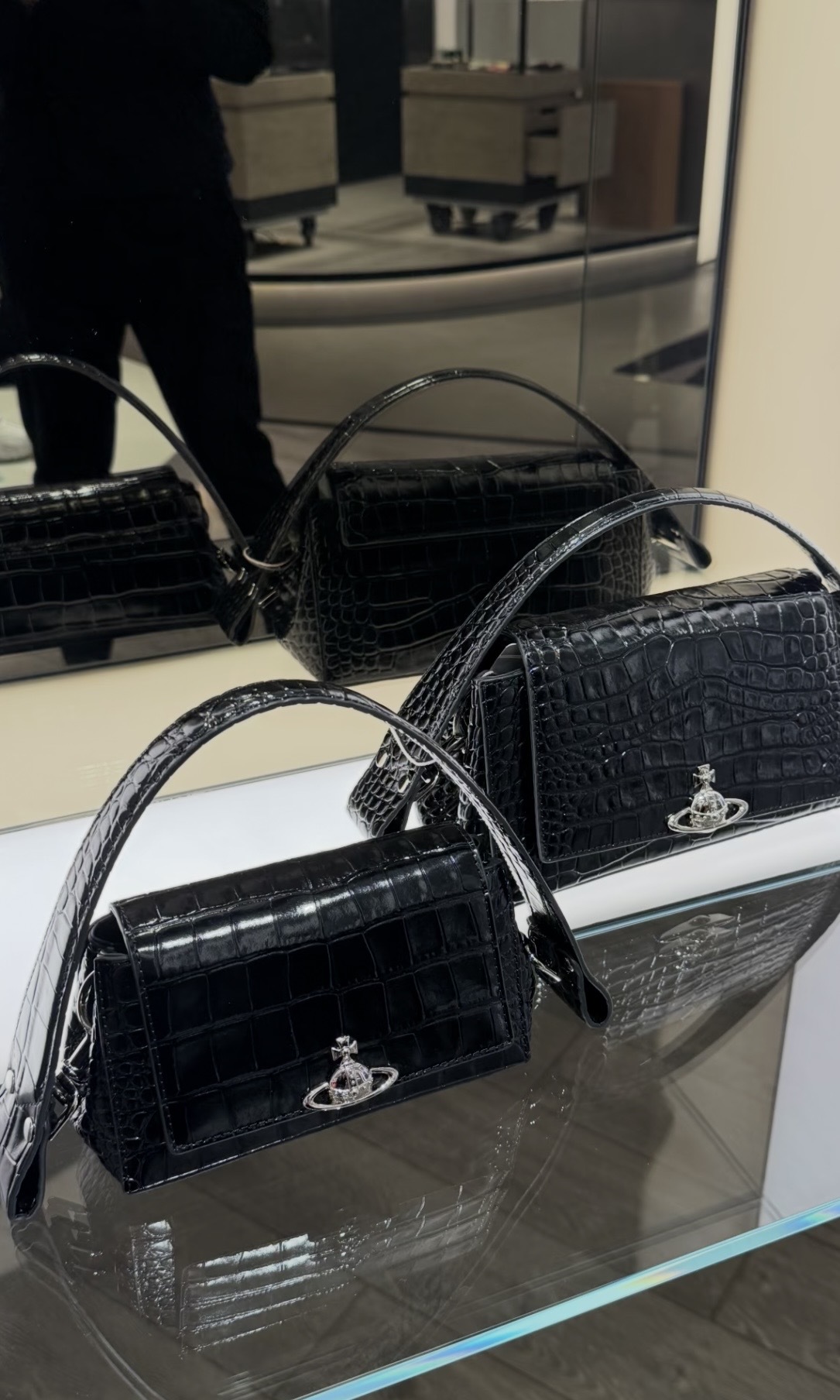 Vivienne Westwood Hazel小號手提袋 黑色 鰐魚皮