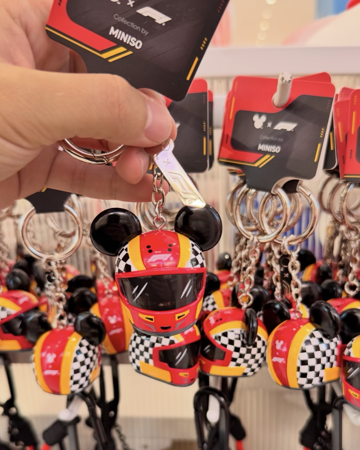 <上海限定>MINISO x F1 x Disney 米奇頭盔 安全帽 吊飾 掛件