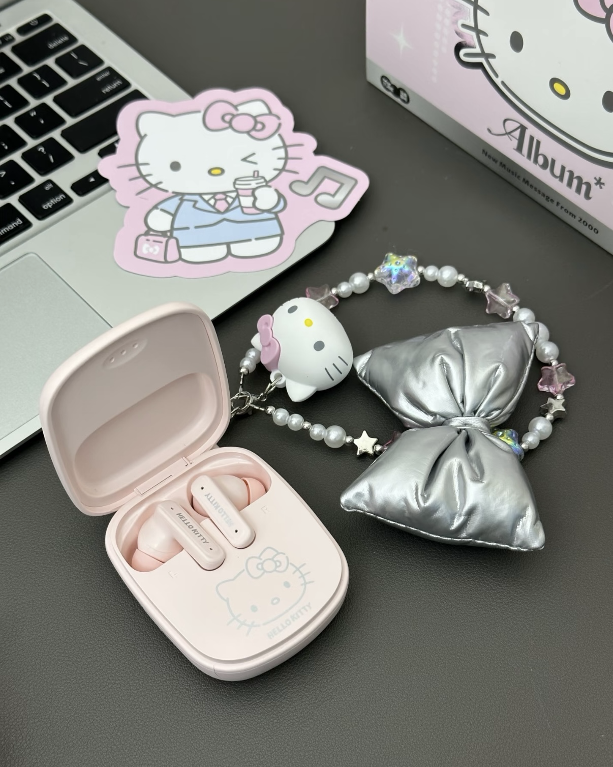 <正版授權>Hello Kitty 翻蓋手機造型 螢幕 藍牙耳機 禮盒