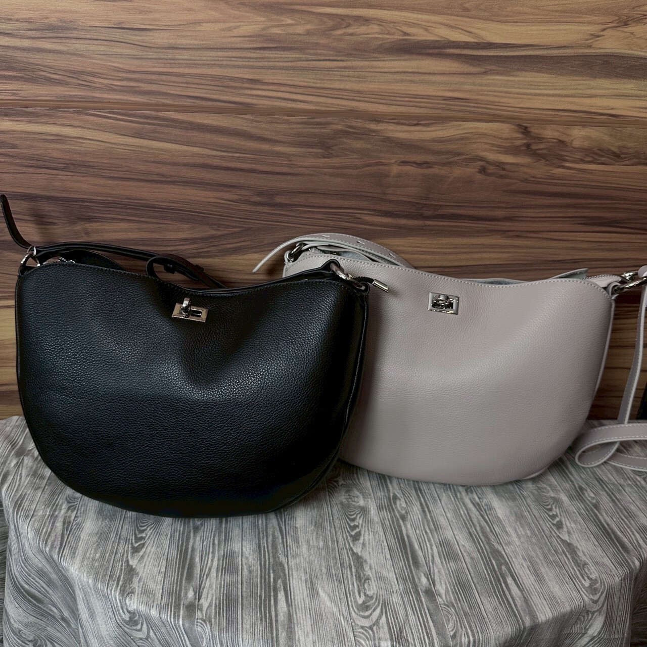 （U)  牛皮多格層彎月包(送FR70.隨機色) - AN8105  #1703HB