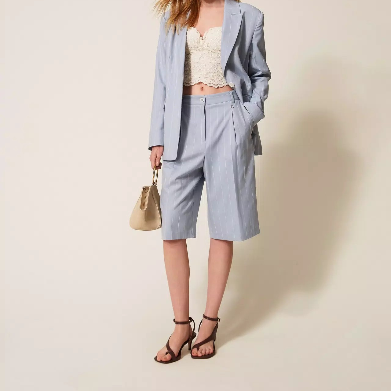 1TS0319-088 [TWINSET] Pinstripe Bermuda Shorts with Pockets Skyline Pinstripe #261AP2173 (C-EU-E)