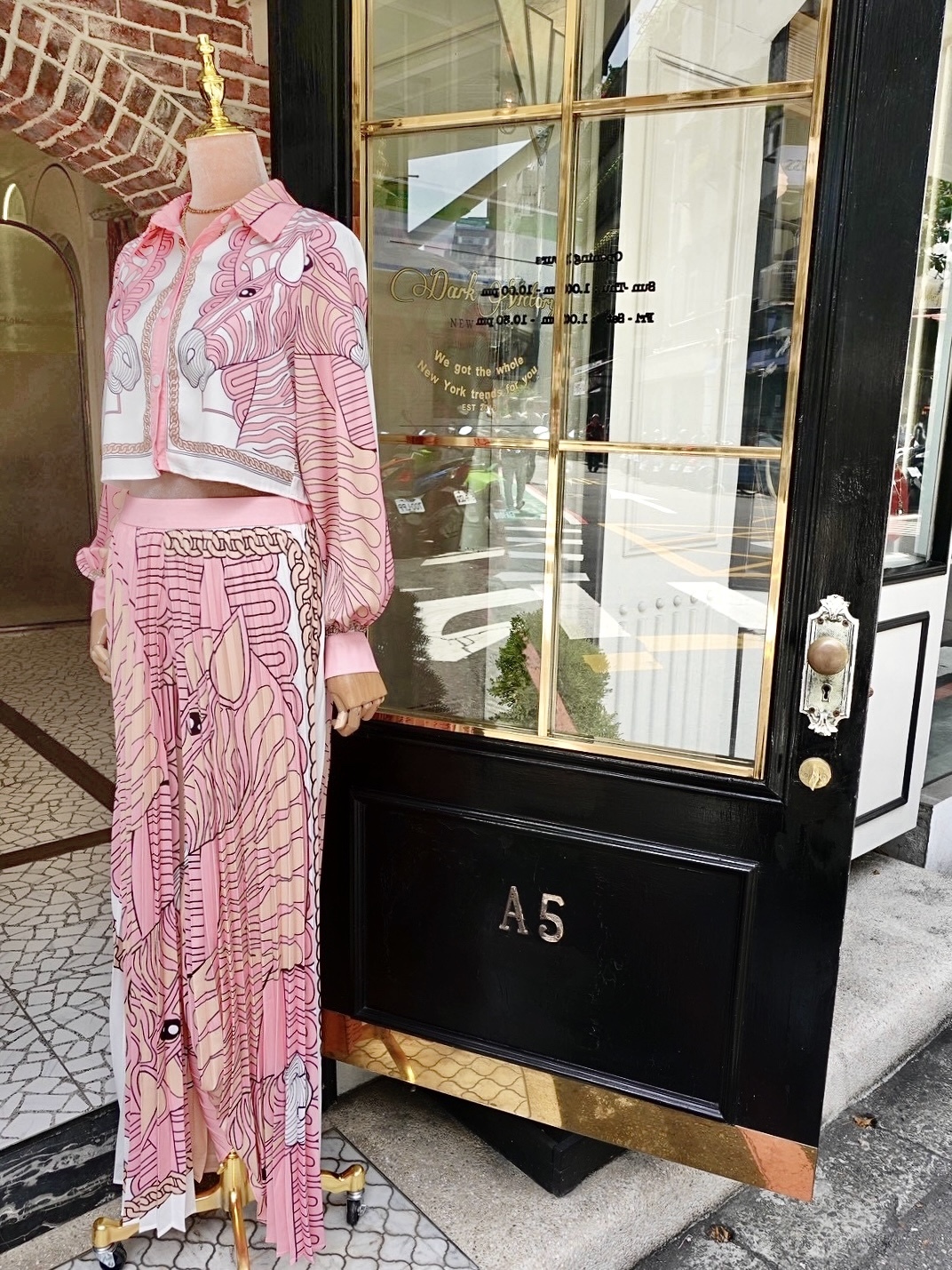 Lux Pink粉紅色緞面印花寬袖襯衫上衣 +高腰壓摺長寬褲套裝