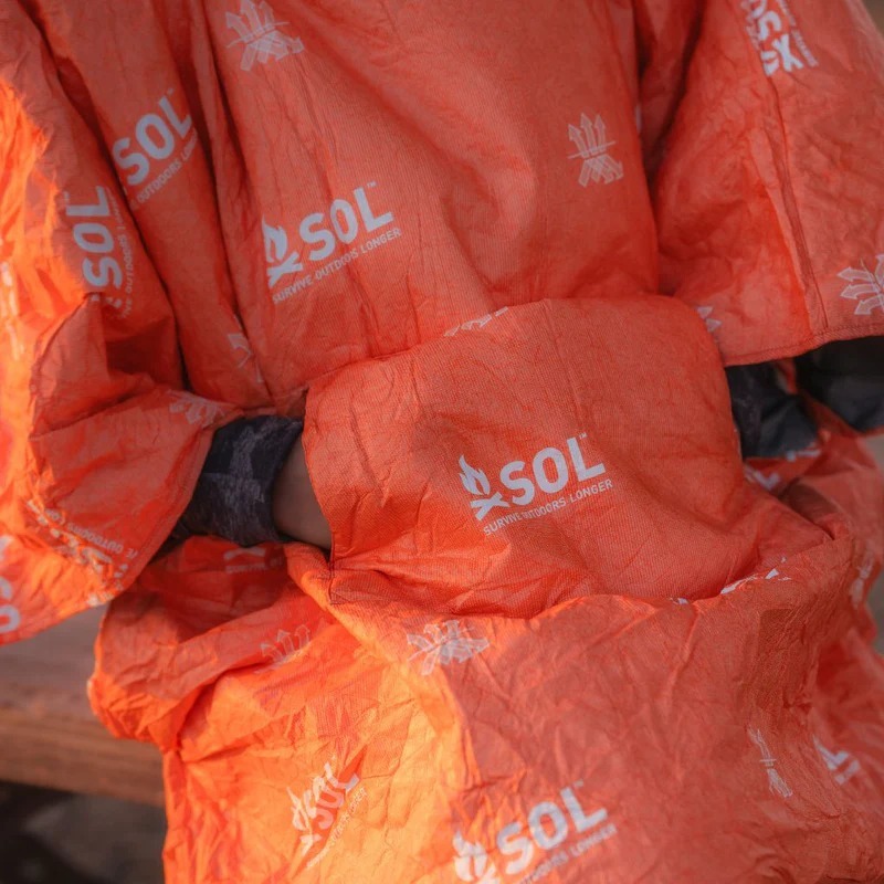 Escape Insulated Poncho  Escape 保暖雨披