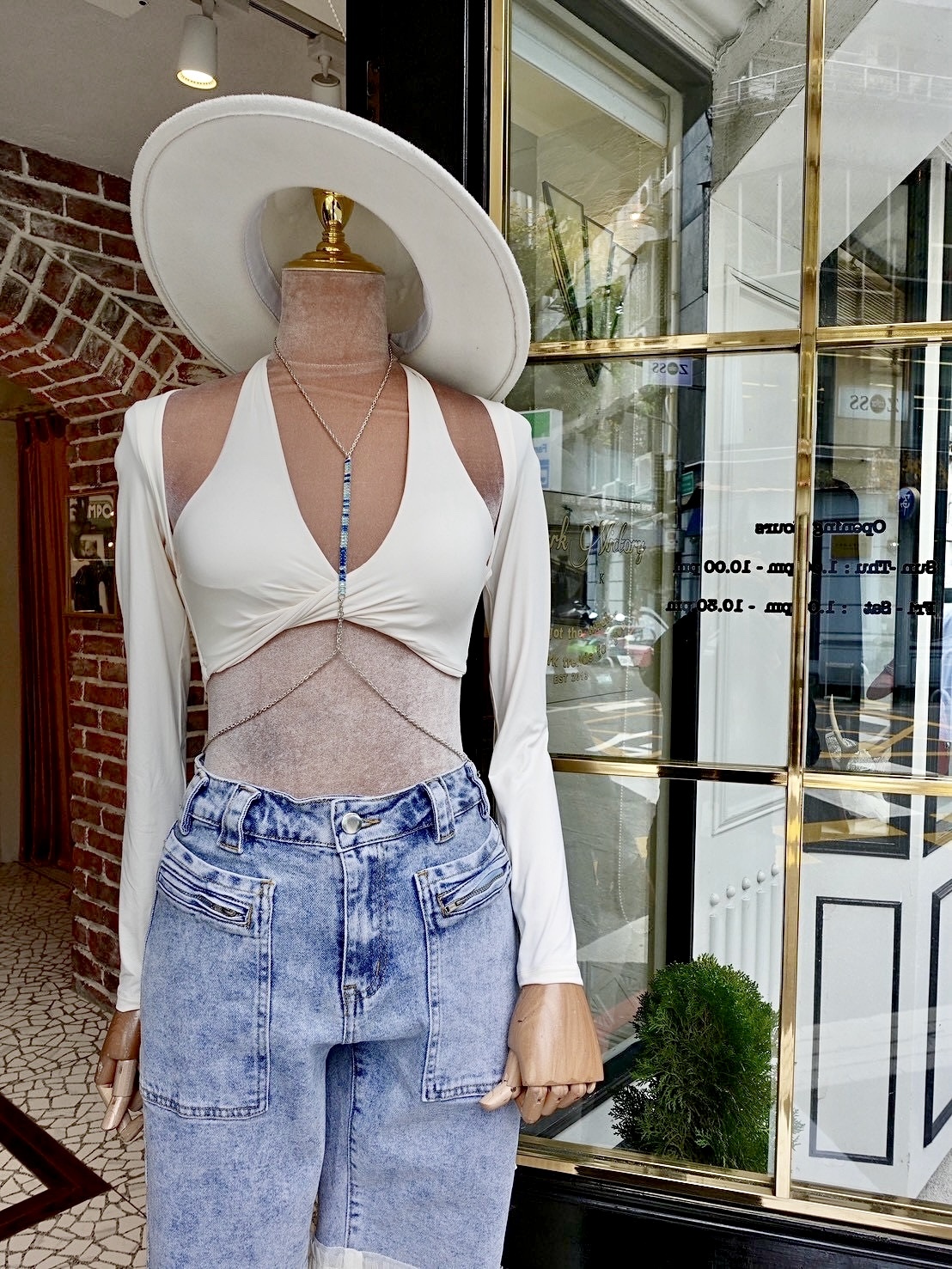 Hot Summer白色扭結繞脖長袖短上衣