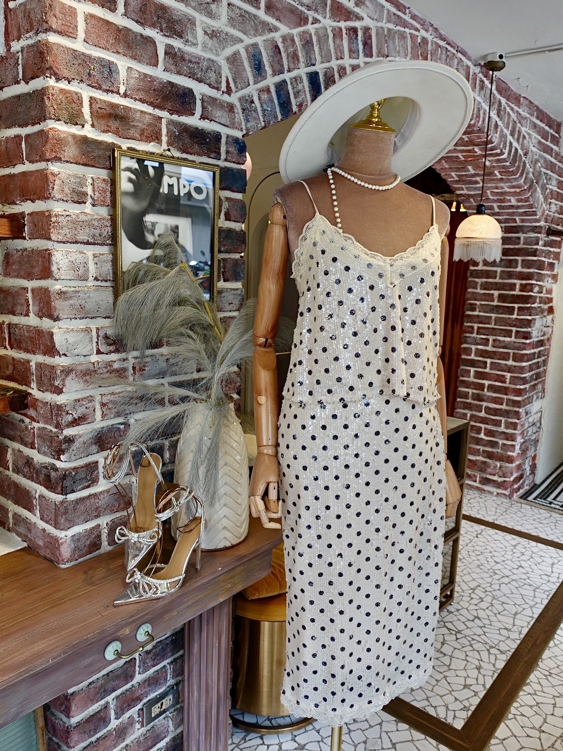 Cream Dot奶油黑點點蕾絲亮片上衣+鉛筆裙套裝