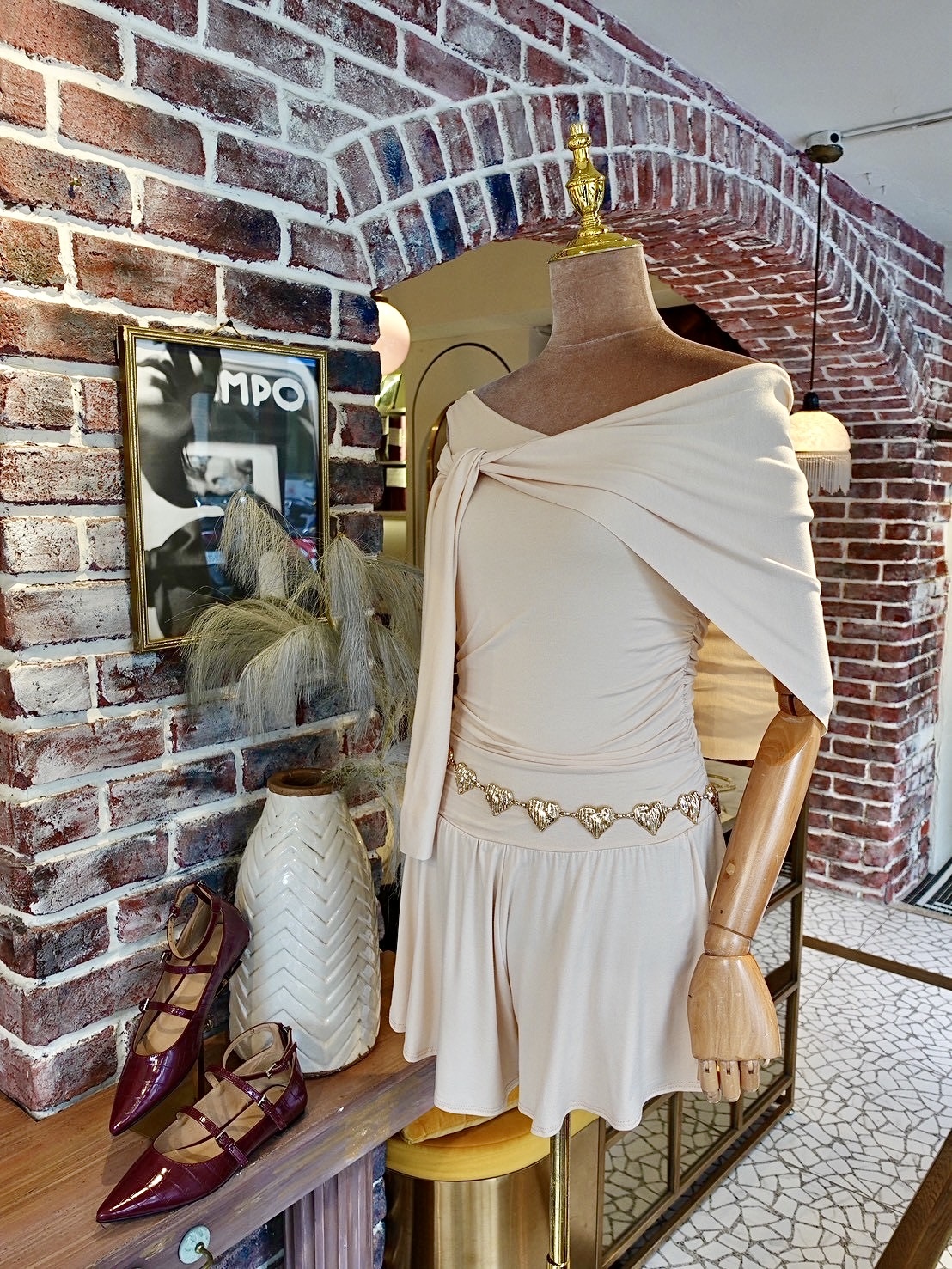 Cream奶油白色露肩連身短褲裙+頭巾