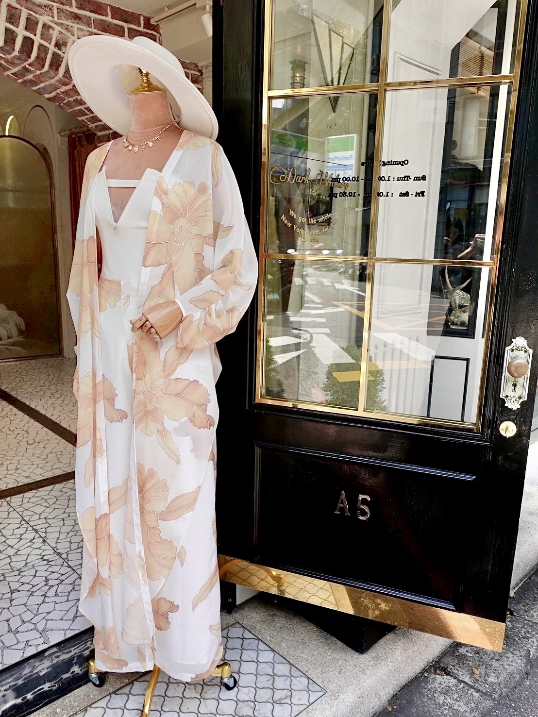 White Cream奶油白色印花綁結上衣+長寬褲套裝