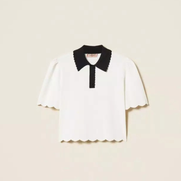 1TS0319-067 [TWINSET] Two-Tone Knit Polo Shirt with Scalloped Trims Two-Tone Black/Snow White #261TP3371 (C-EU-E)