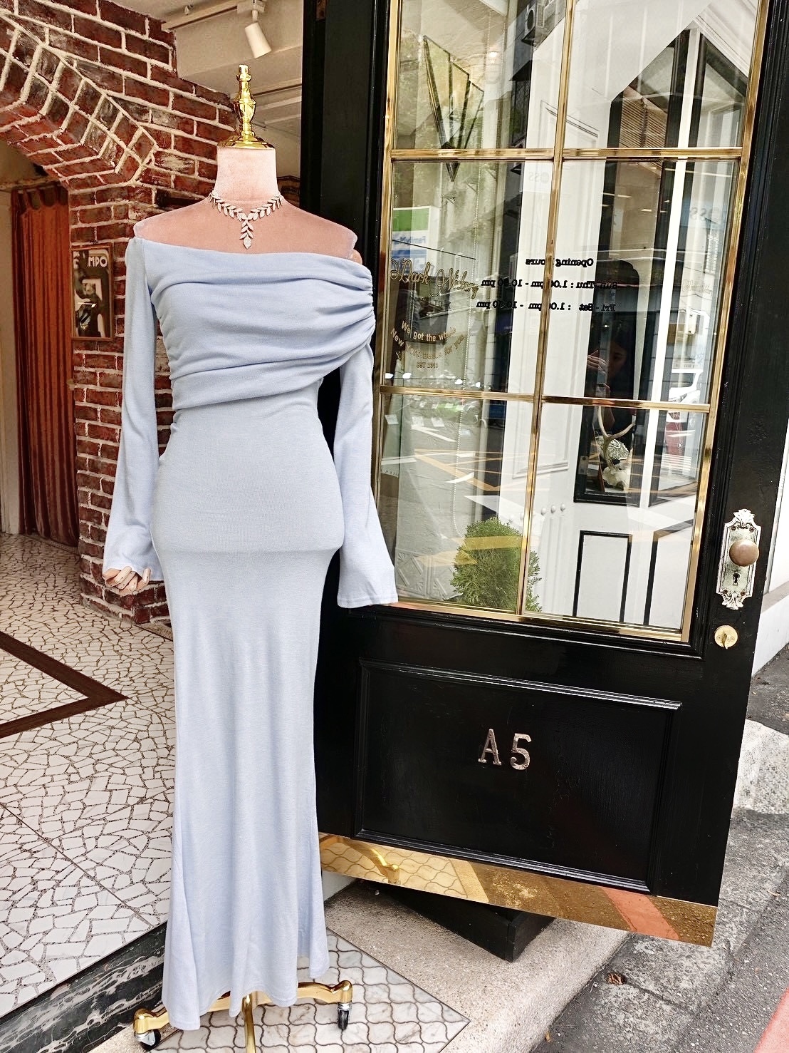 Light Blue淡藍色露肩抽縐大翻領