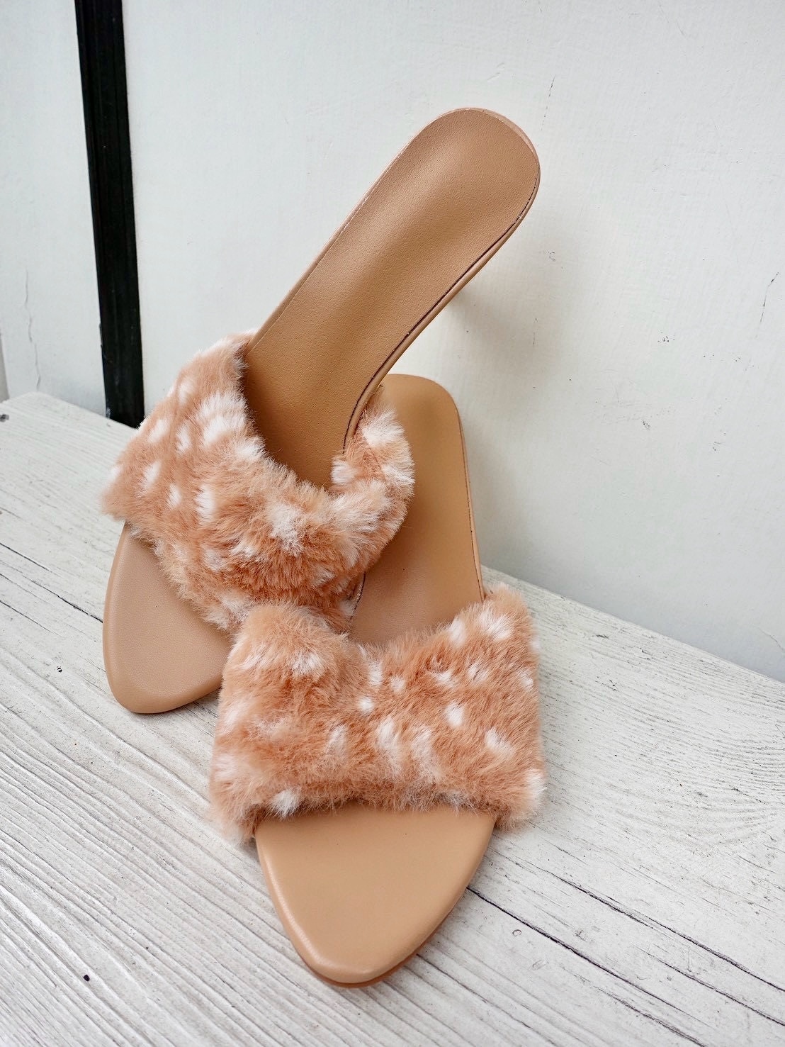 Beige奶油燕麥色Vegan皮草高跟鞋