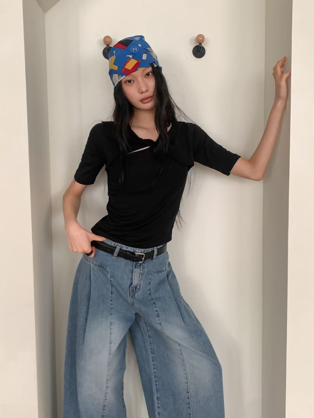 時髦女子扭結胸鏤空造型圓領上衣 / 2色