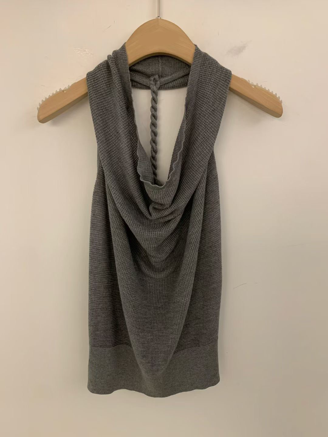 繞脖削肩後T字編織針織背心上衣 / 4色