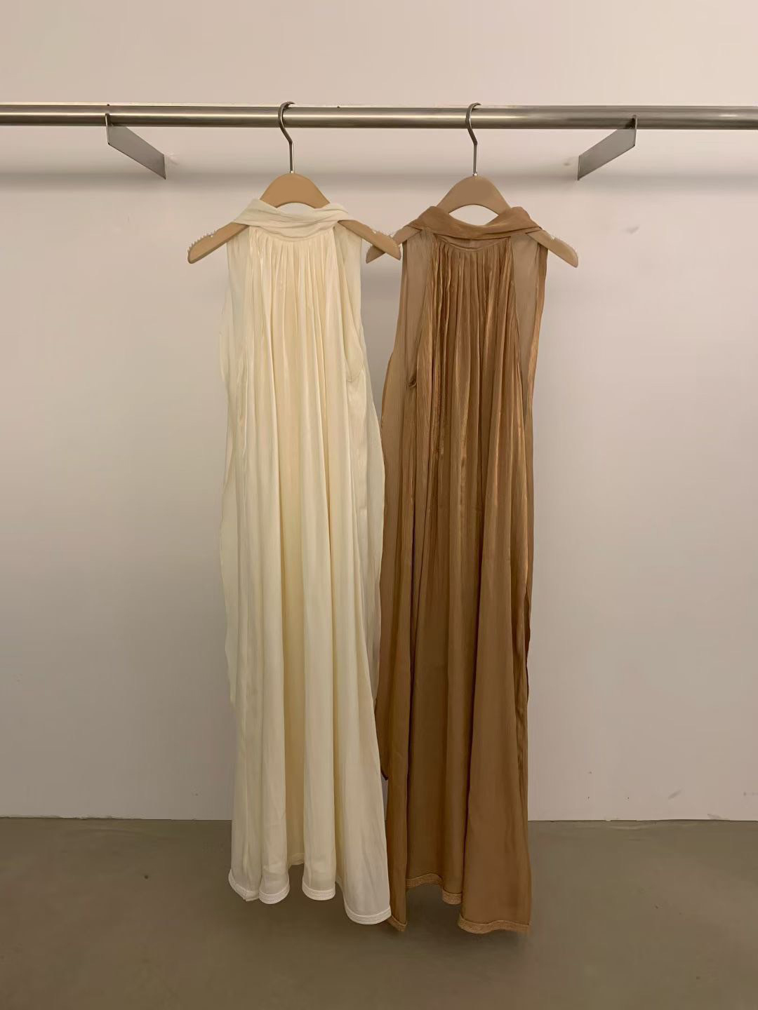 大地色系削肩無袖傘擺渡假長洋裝 / 5色