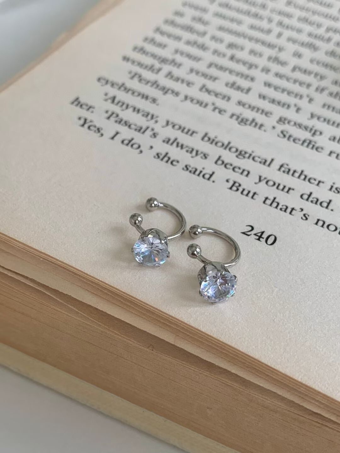 大顆閃亮單顆圓鑽造型耳骨夾耳扣