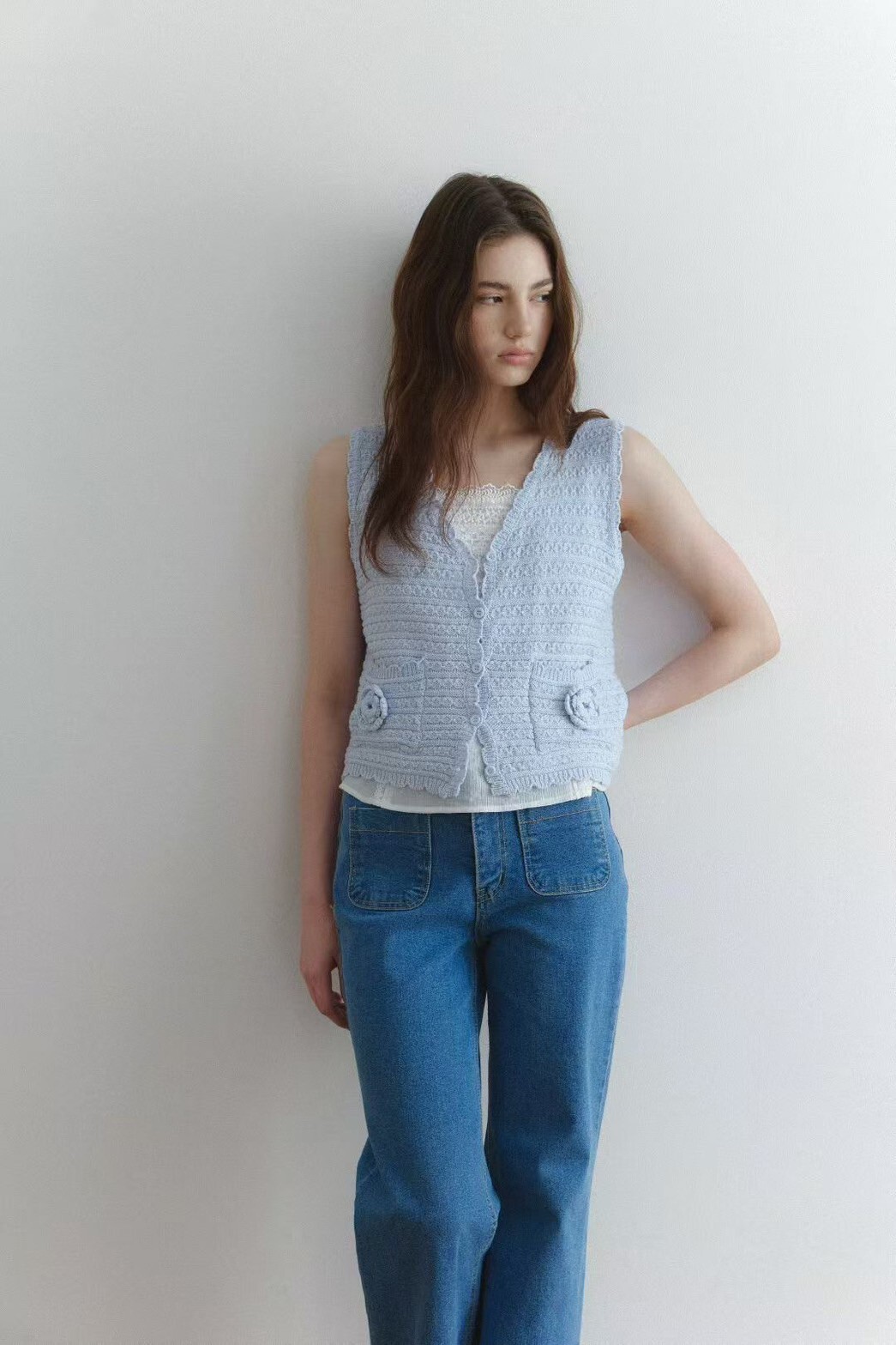 立體花朵口袋造型V排釦針織背心 / 3色