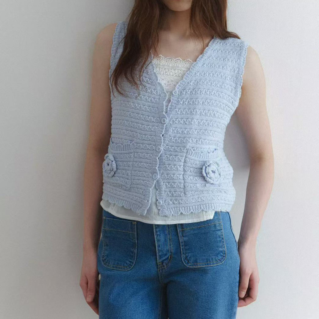 立體花朵口袋造型V排釦針織背心 / 3色