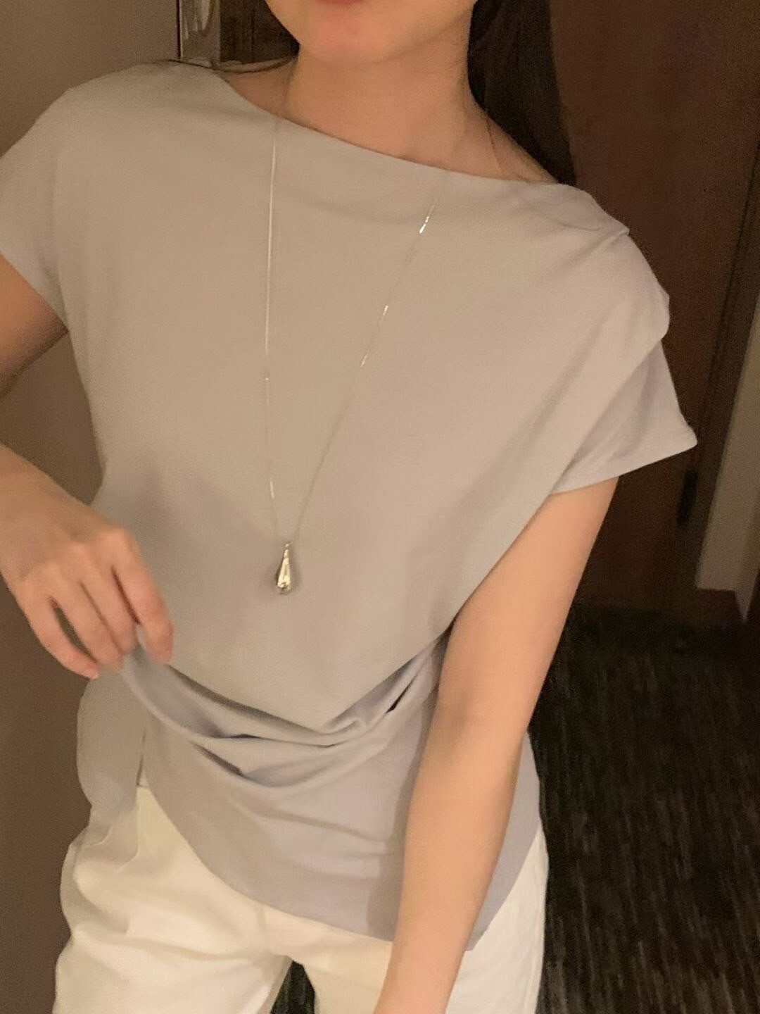 天空藍不對稱抓褶感側開衩圓領上衣