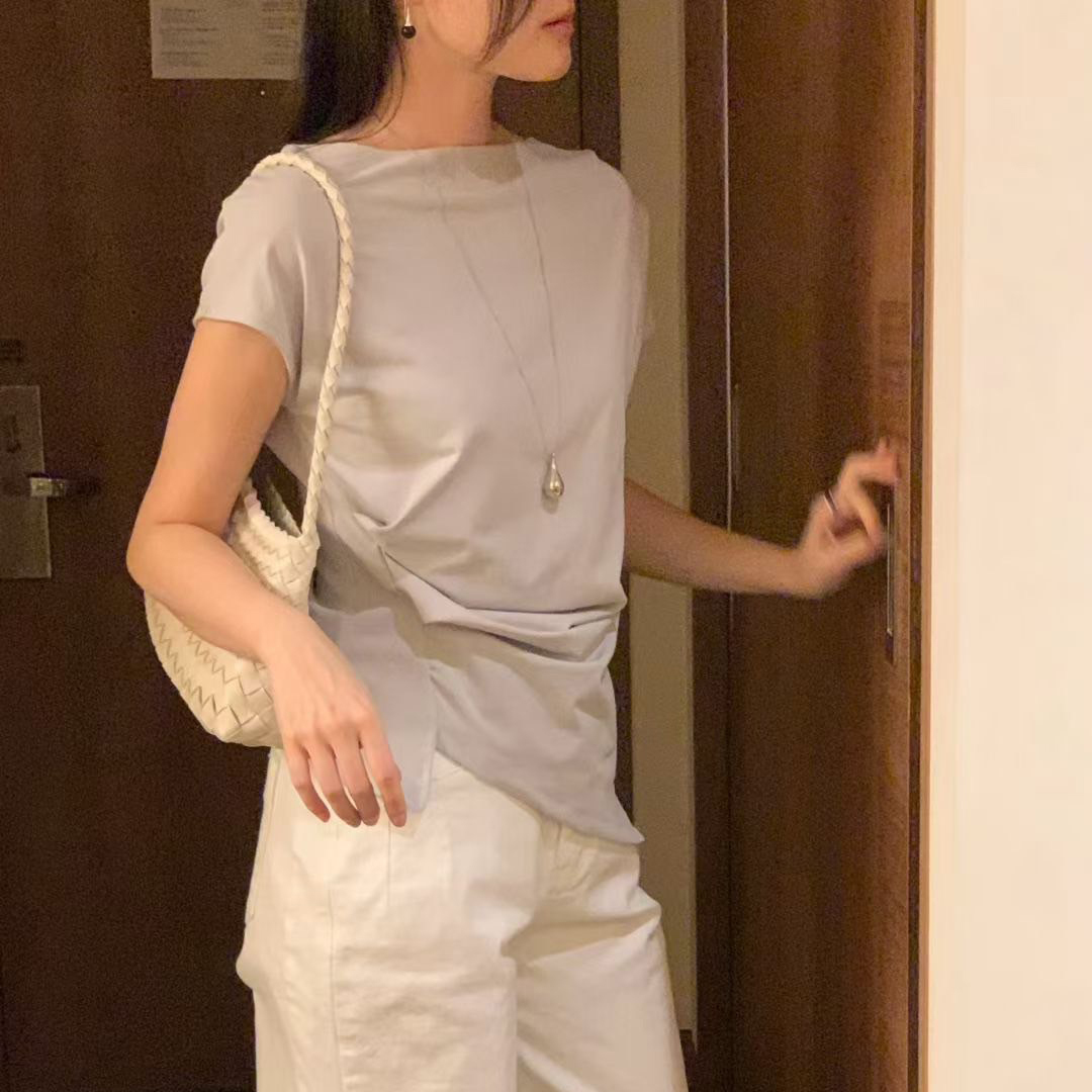 天空藍不對稱抓褶感側開衩圓領上衣