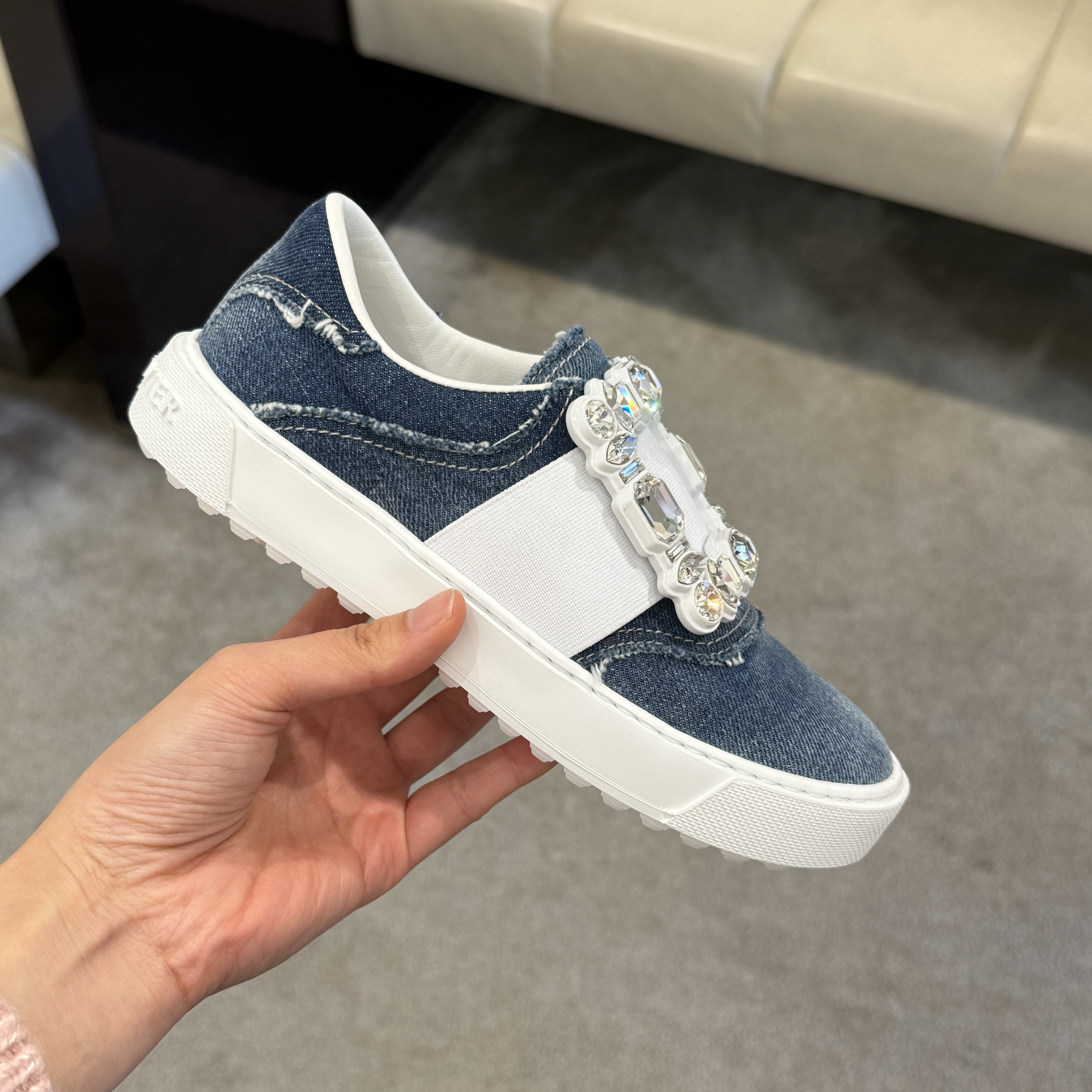 Roger Vivier RV very Vivier strass sneakers dark denim blue