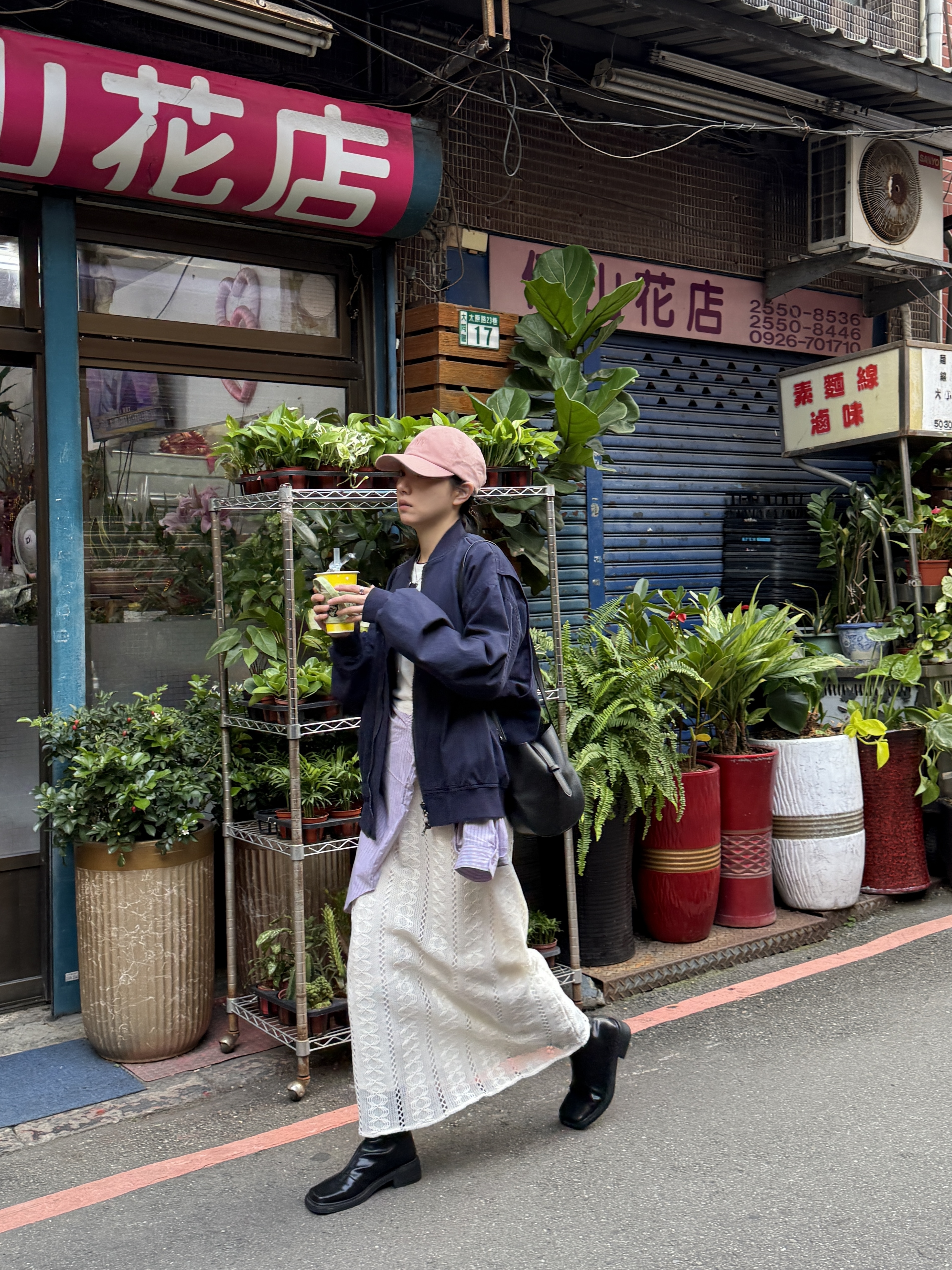 走路自帶風！鏤空針織長裙 (白)