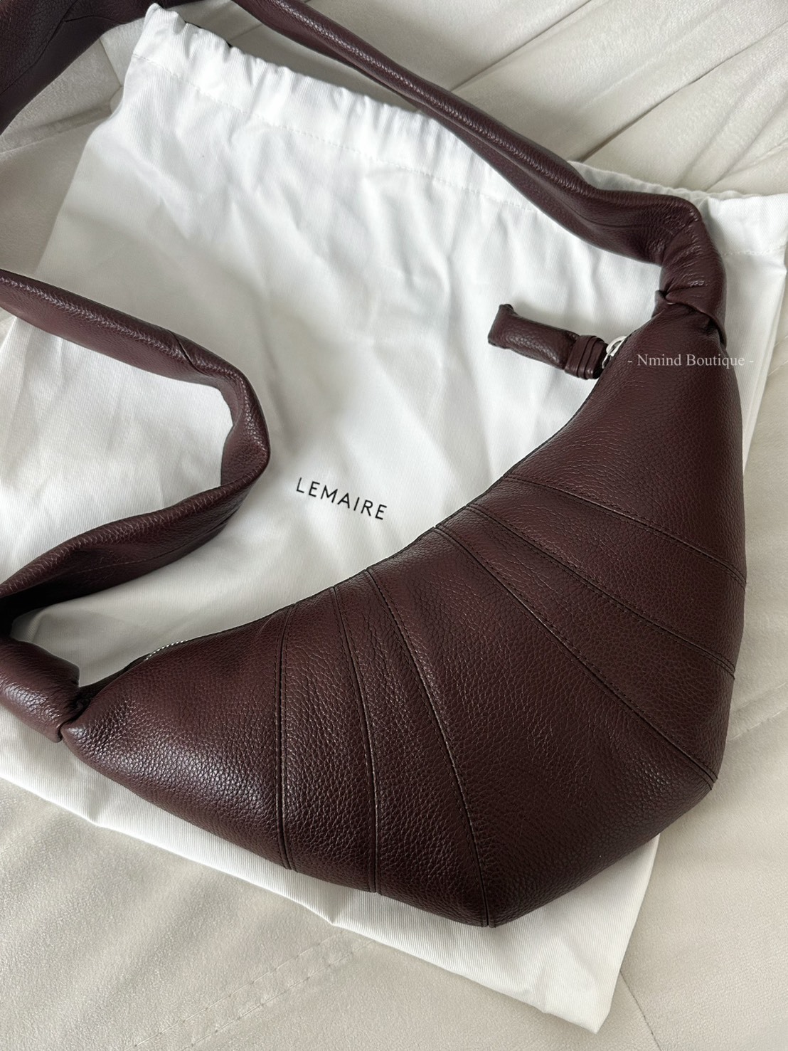 LEMAIRE SMALL CROISSANT BAG IN LEATHER / Roasted Pecan