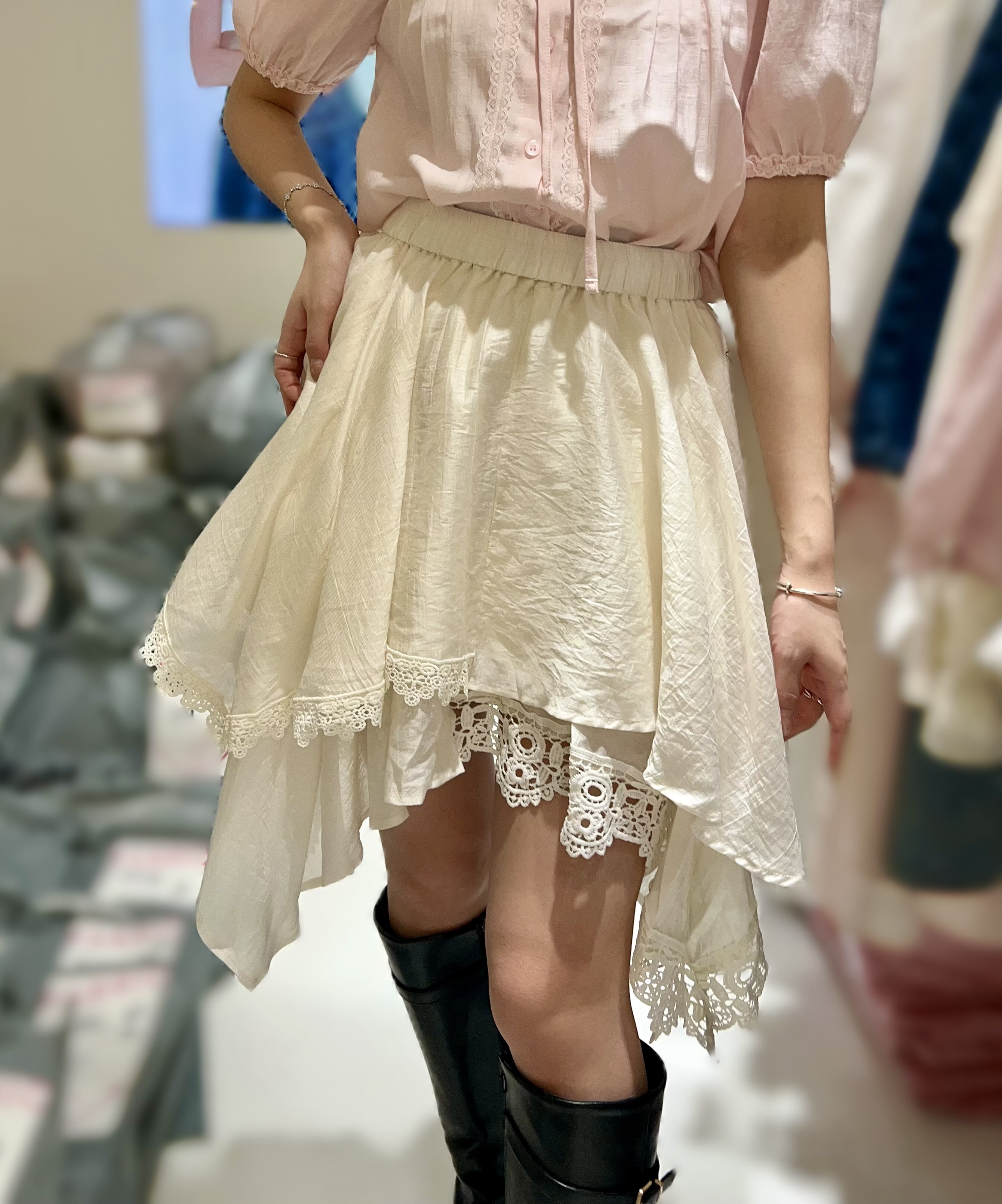 FC17  lace 裙 腰  26 -41 HIP  52 長16.5 -25  $529 (一口價)